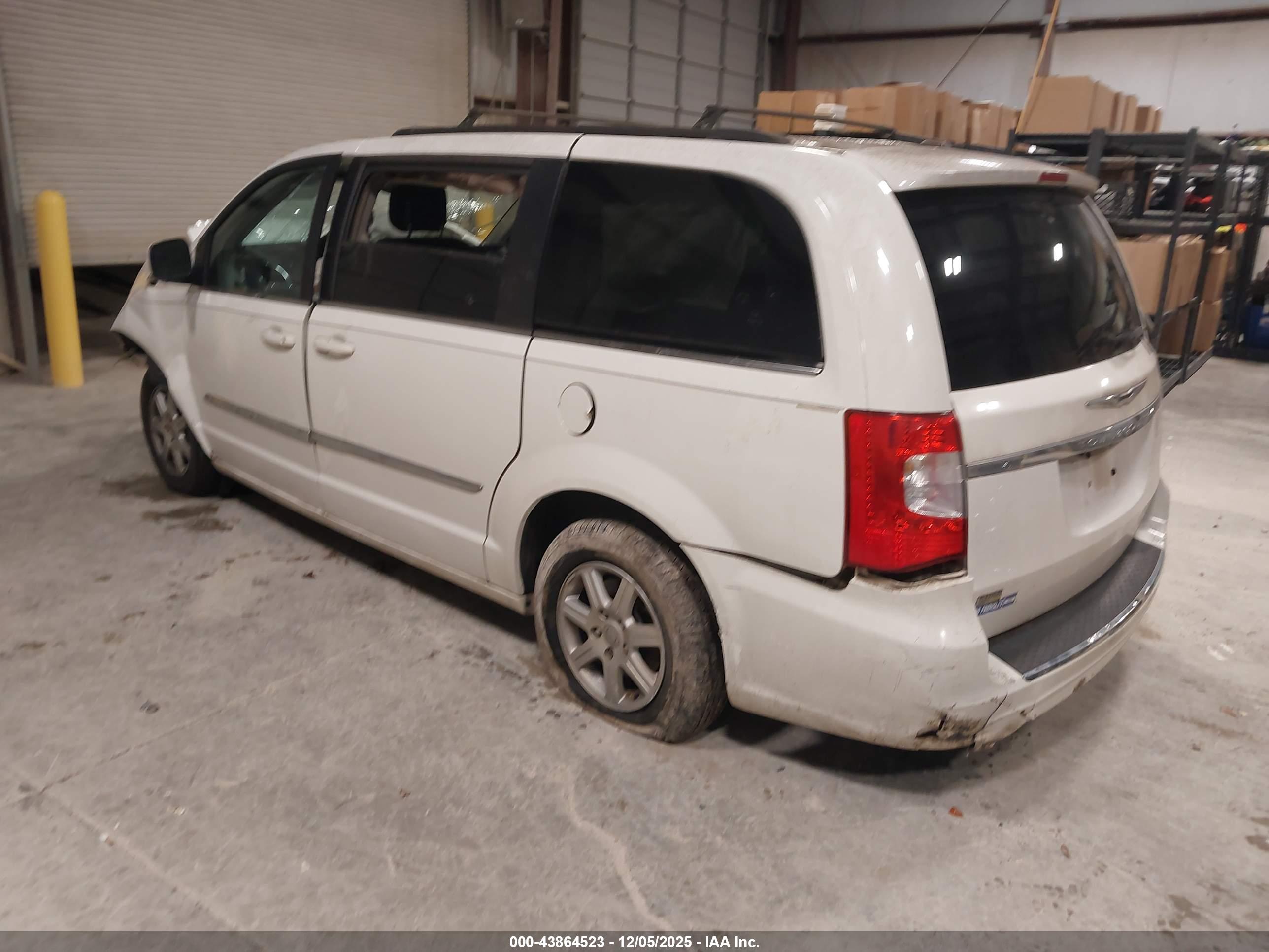 CHRYSLER TOWN image 3