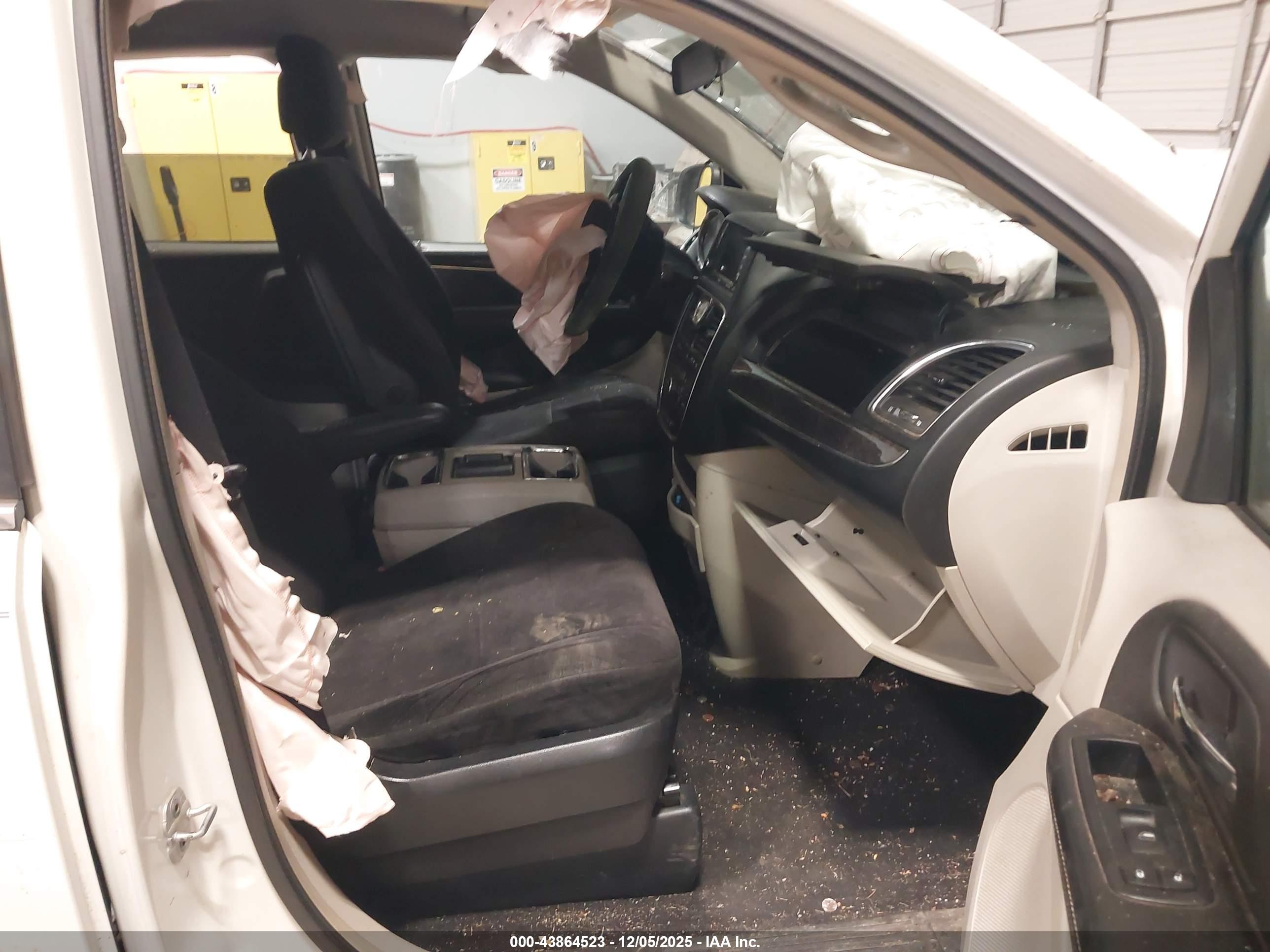 CHRYSLER TOWN image 5