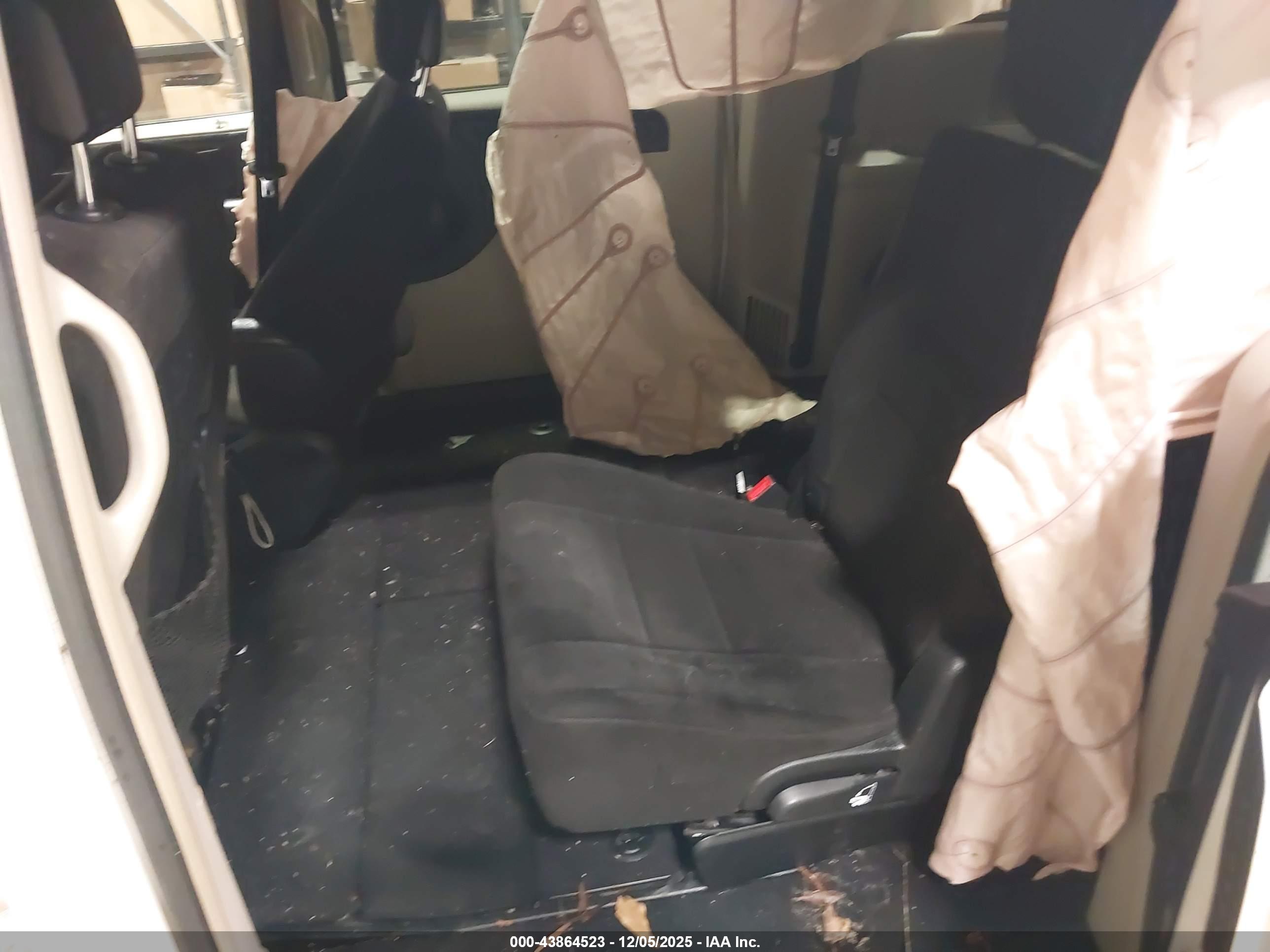 CHRYSLER TOWN image 8