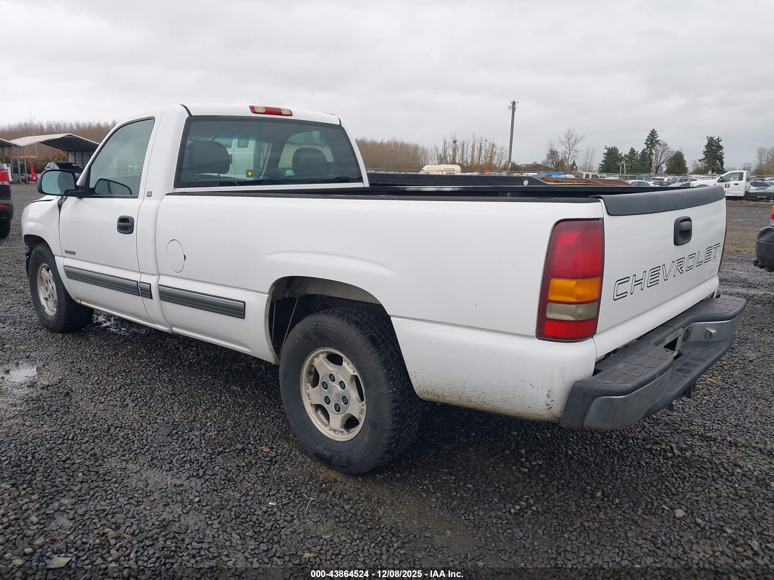 CHEVROLET SILVERADO image 3