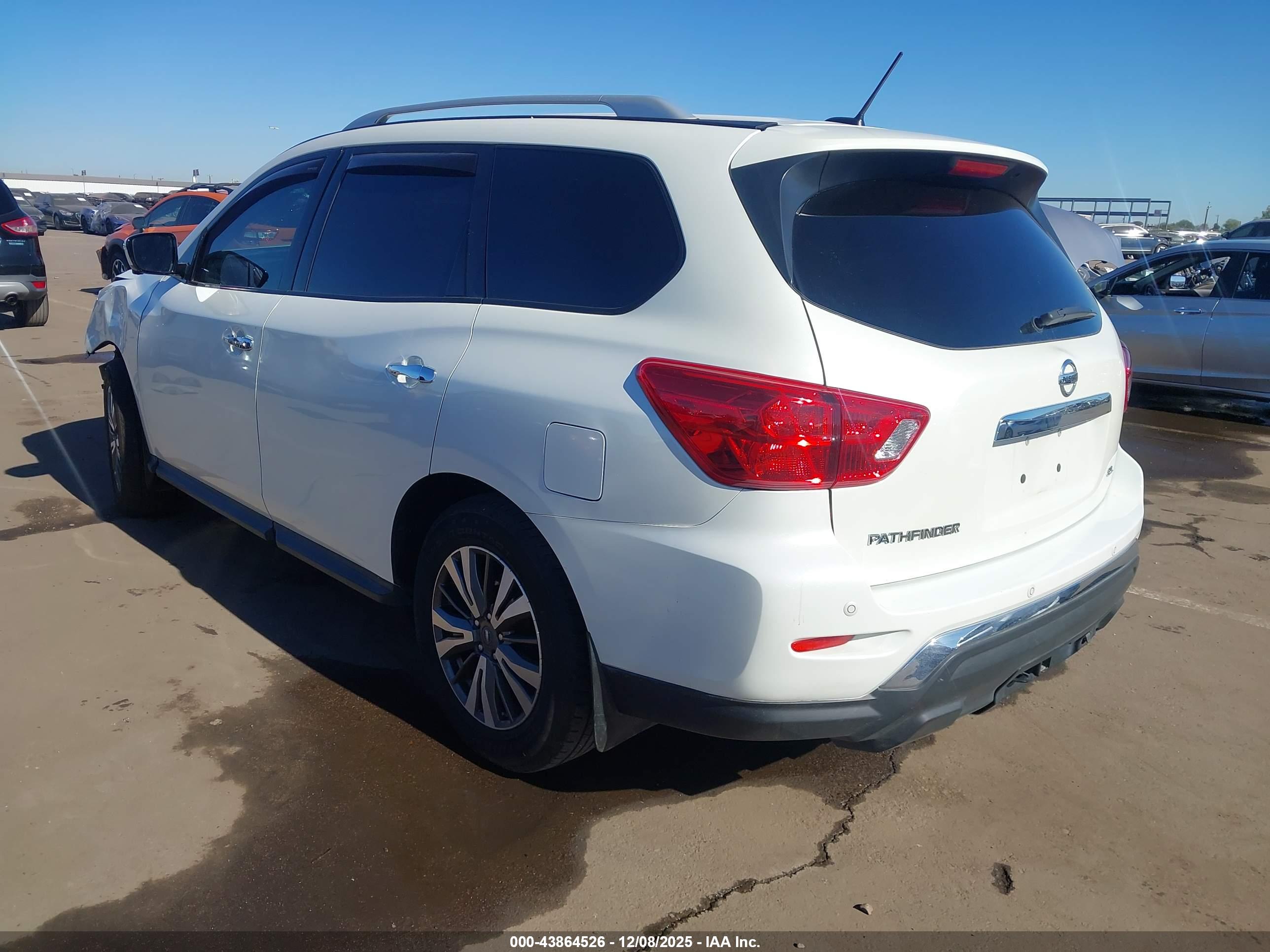 NISSAN PATHFINDER image 3