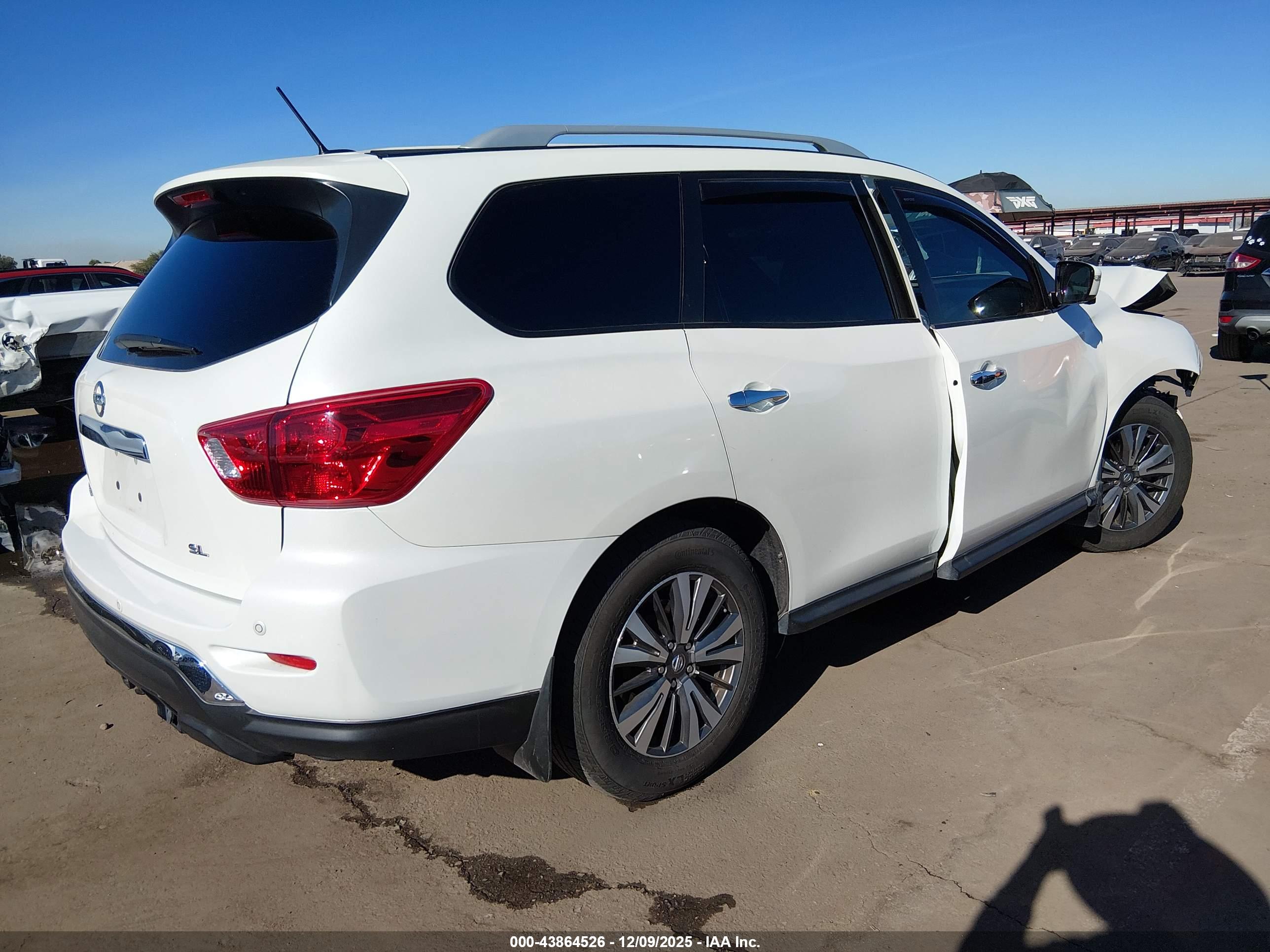 NISSAN PATHFINDER image 4