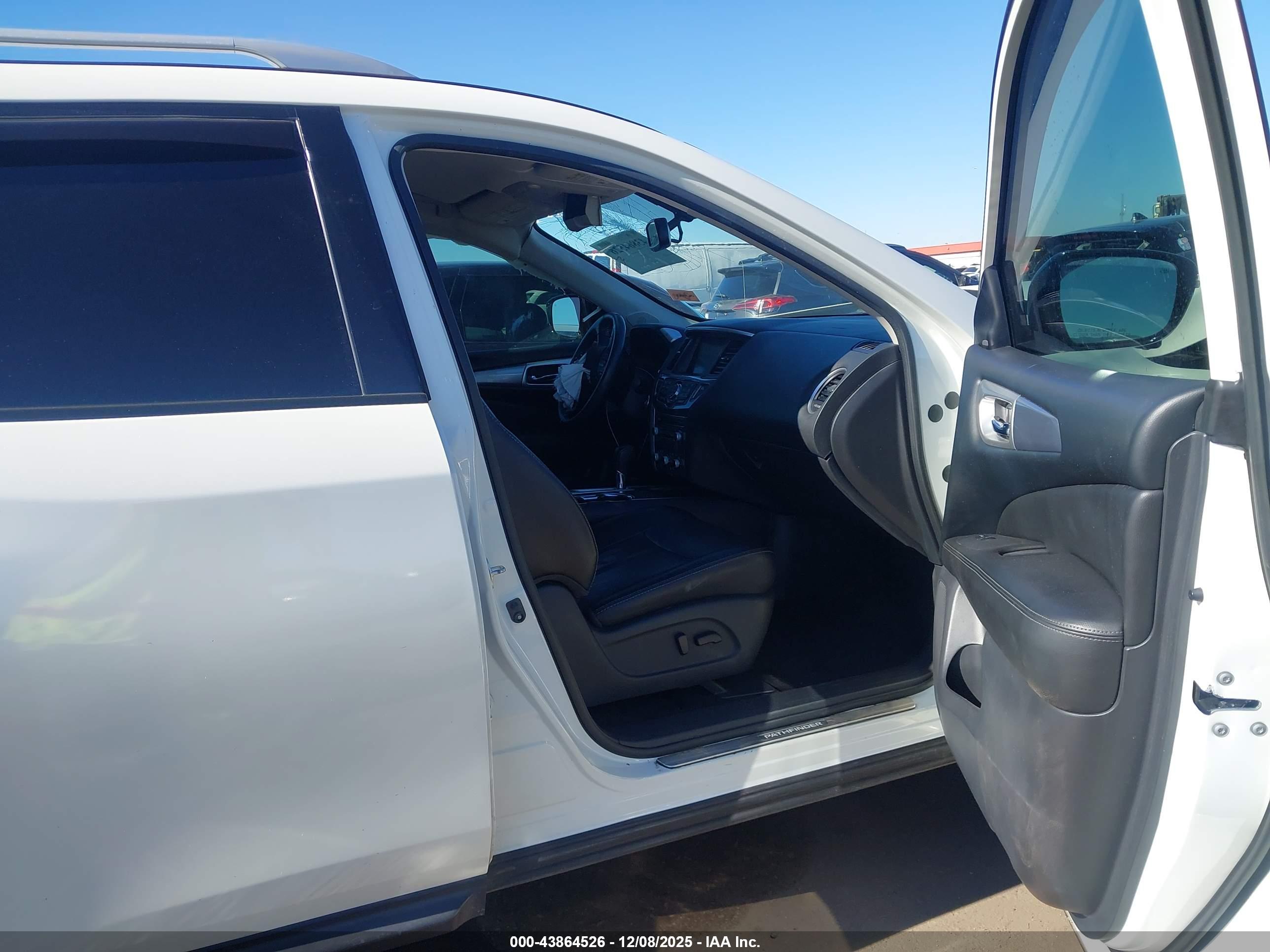 NISSAN PATHFINDER image 5