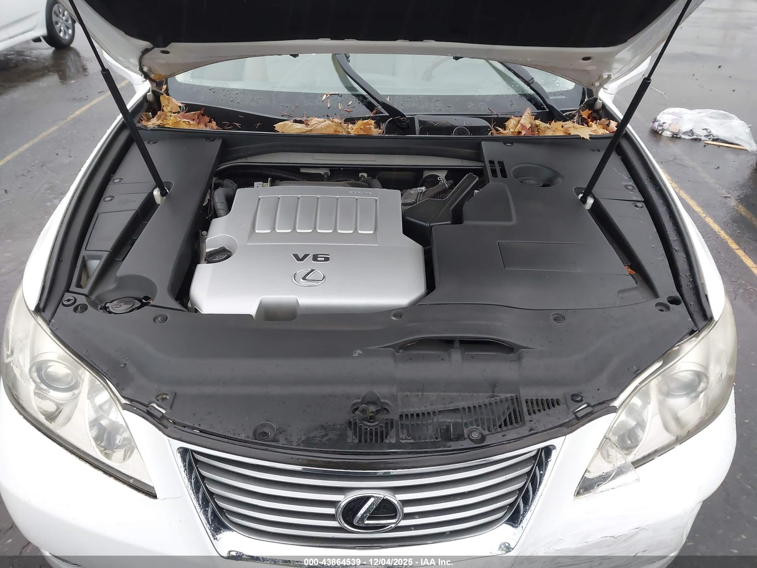 LEXUS ES image 10