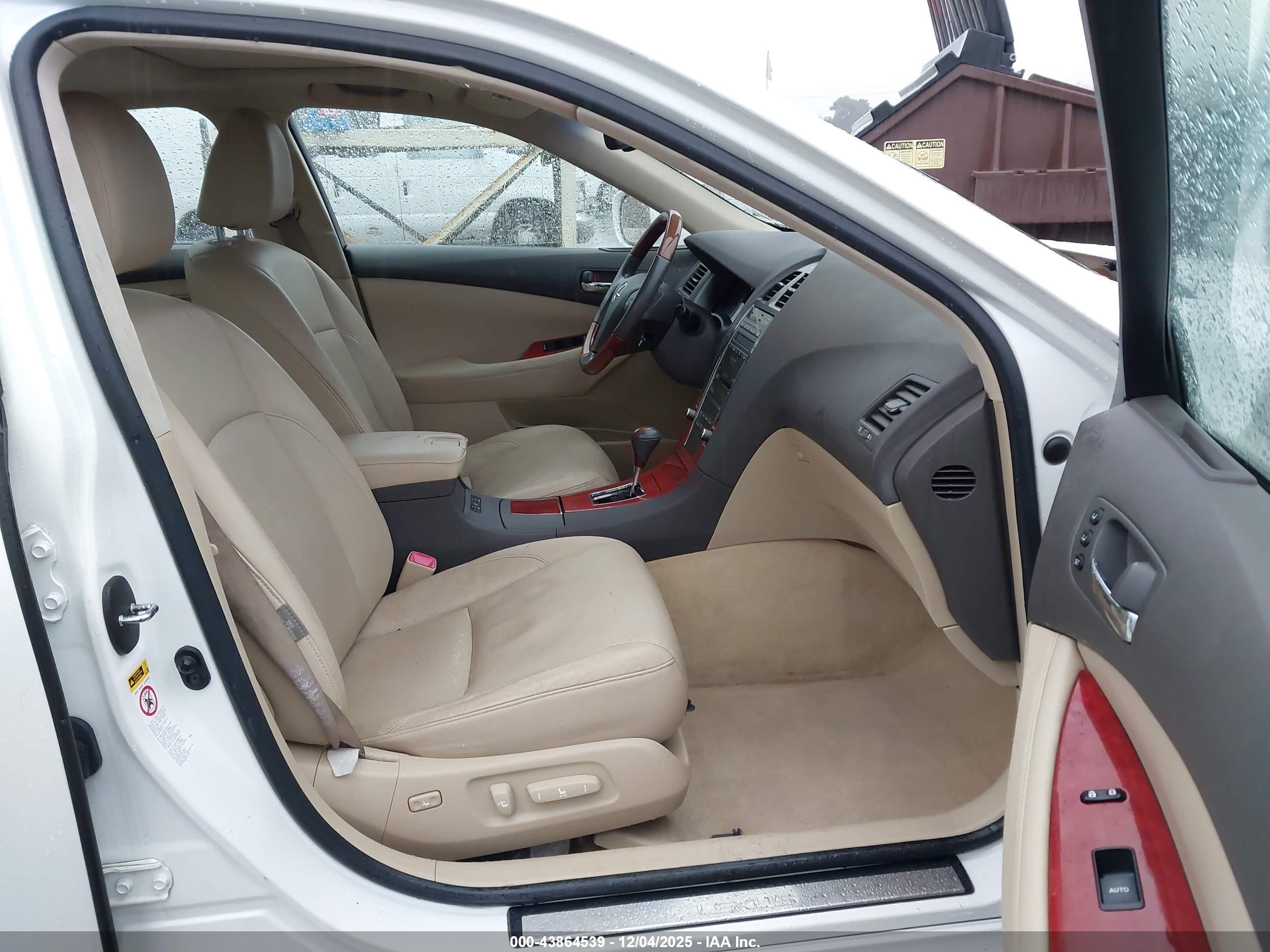LEXUS ES image 5