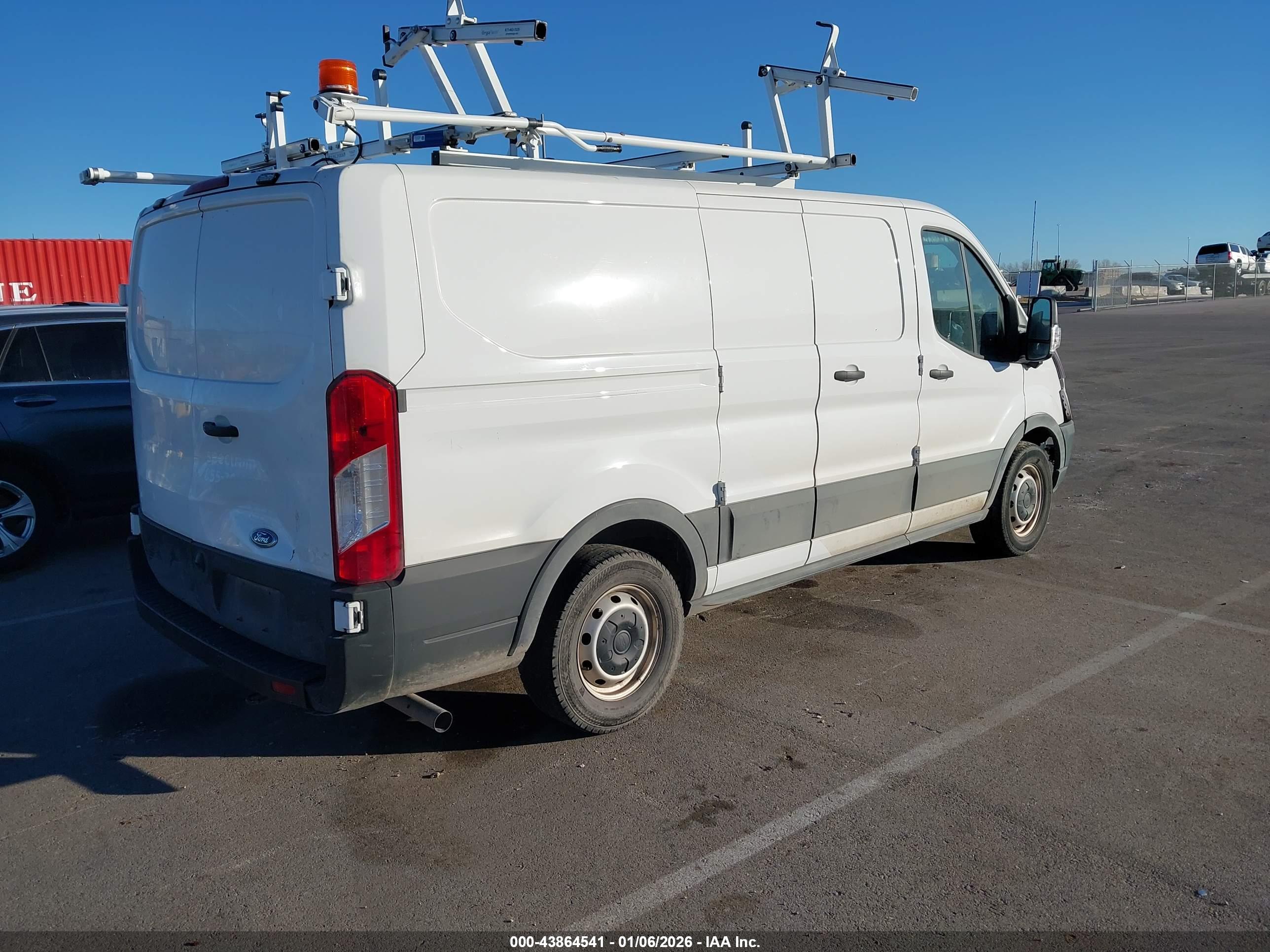 FORD TRANSIT-150 image 4