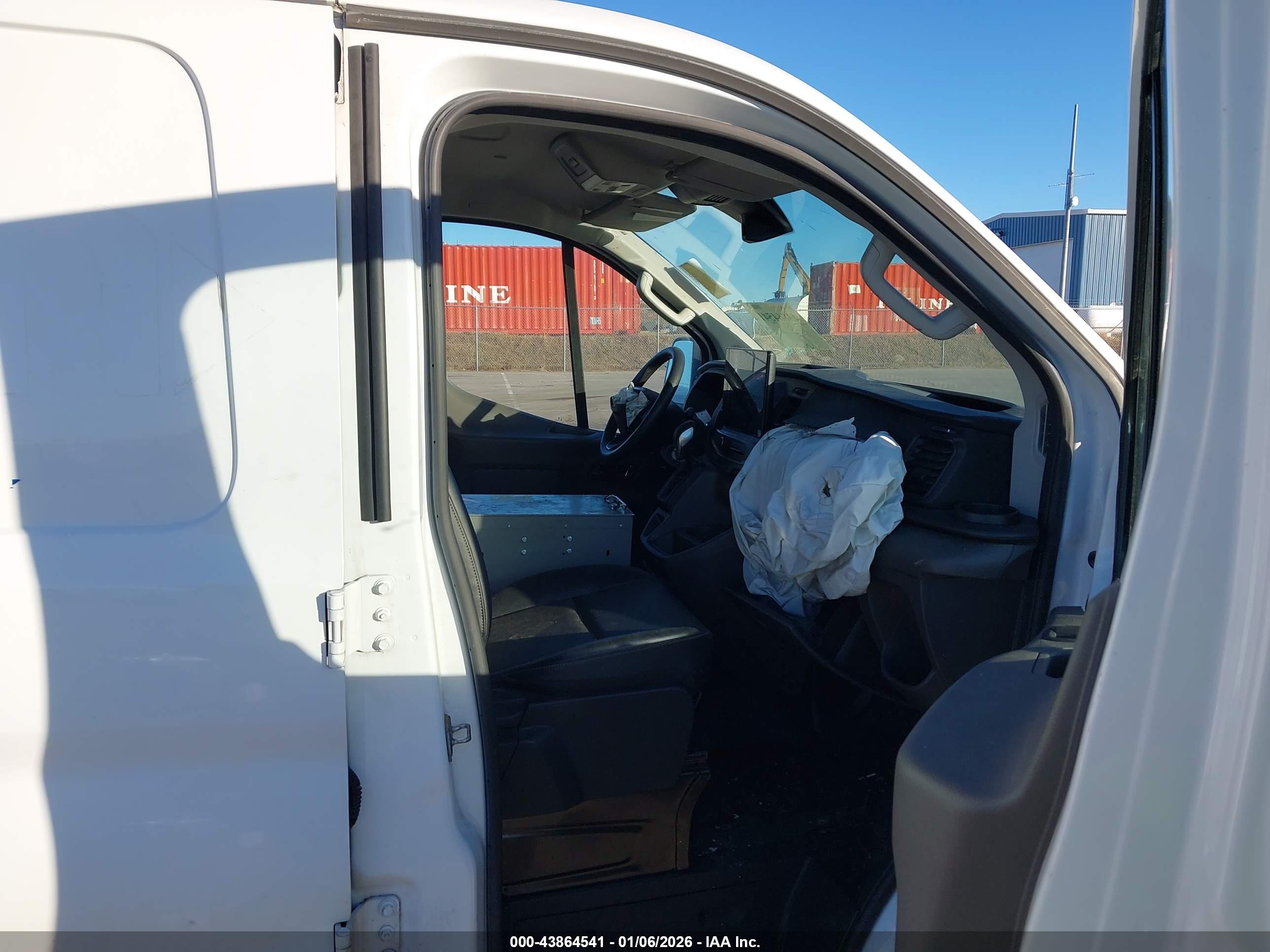 FORD TRANSIT-150 image 5