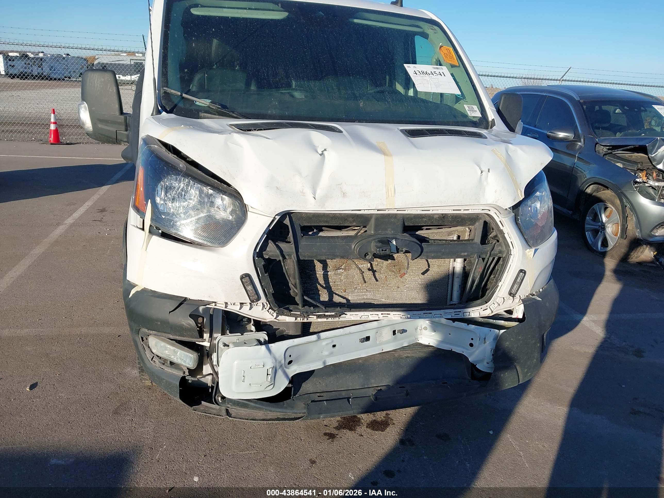 FORD TRANSIT-150 image 6