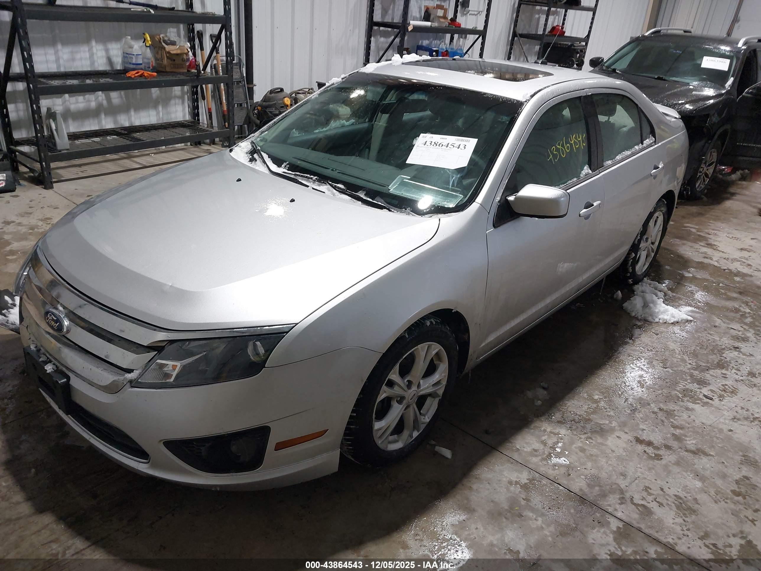 FORD FUSION image 2