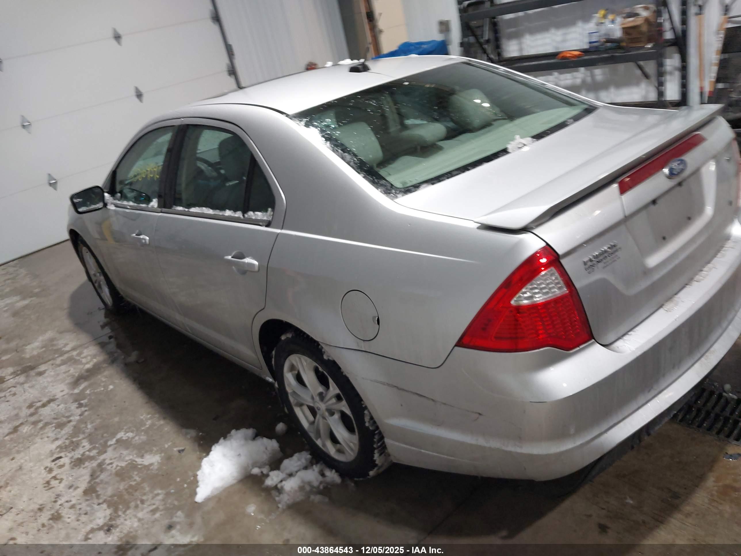 FORD FUSION image 3