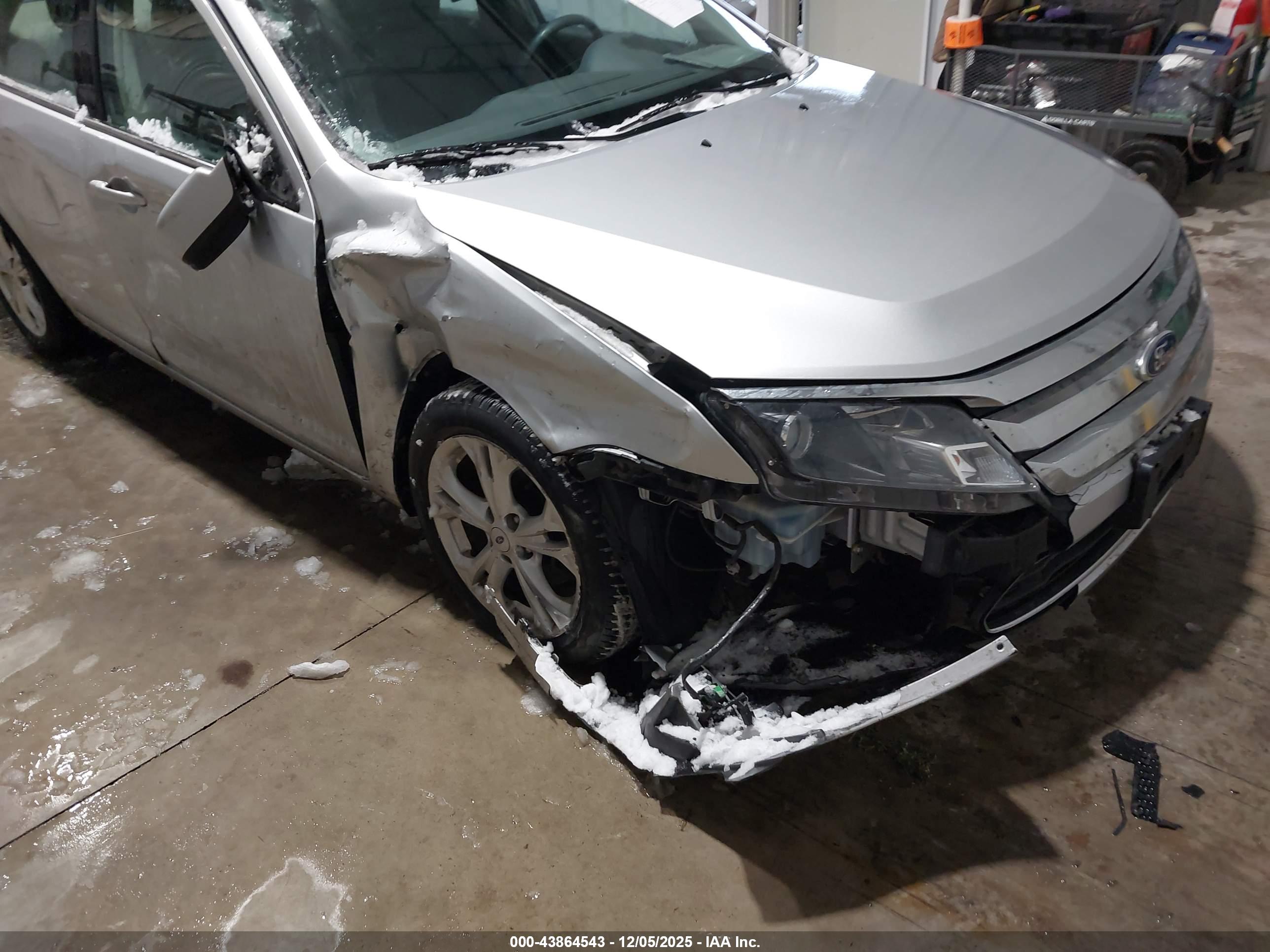 FORD FUSION image 6