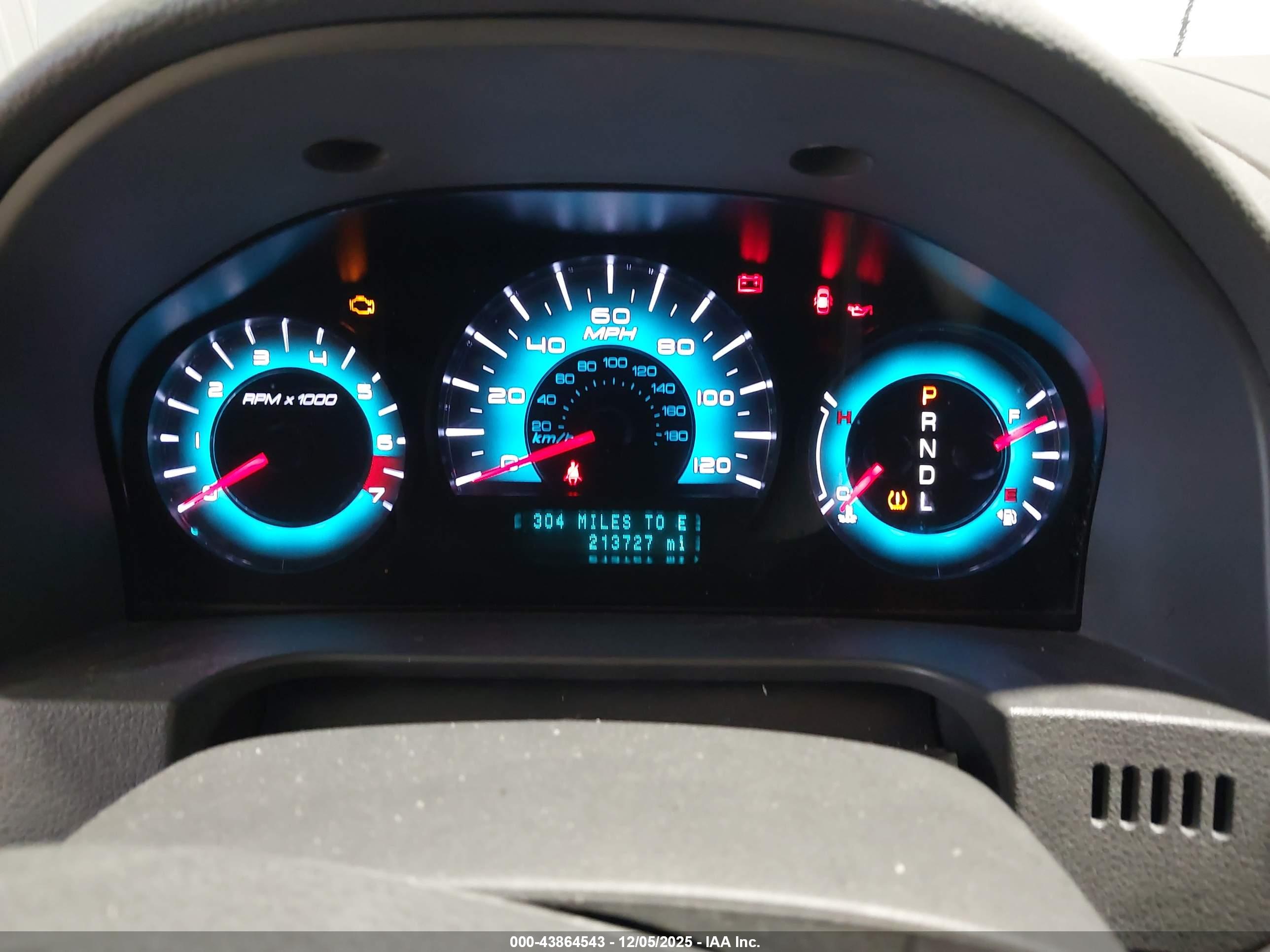 FORD FUSION image 7