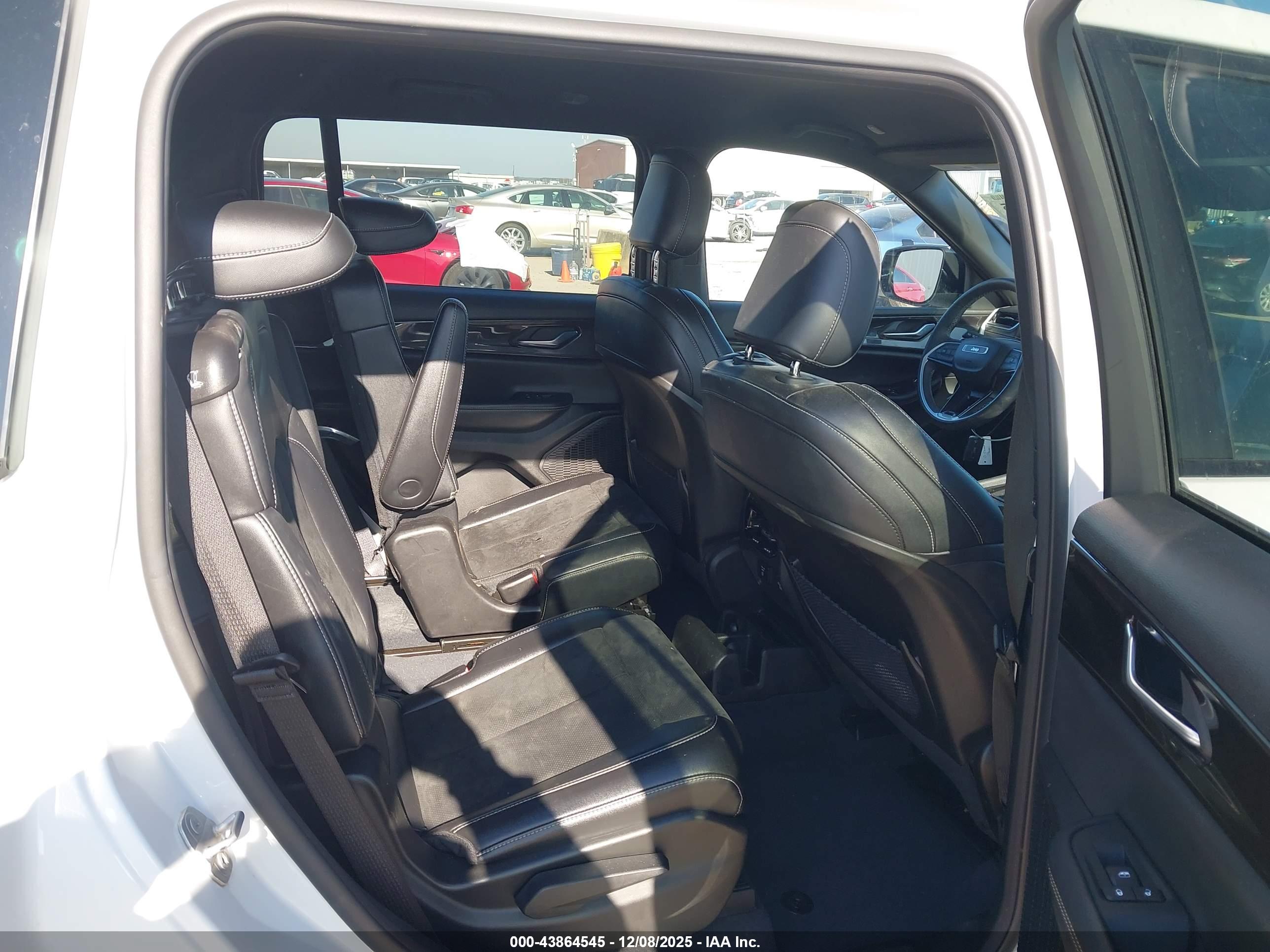 JEEP GRAND image 8
