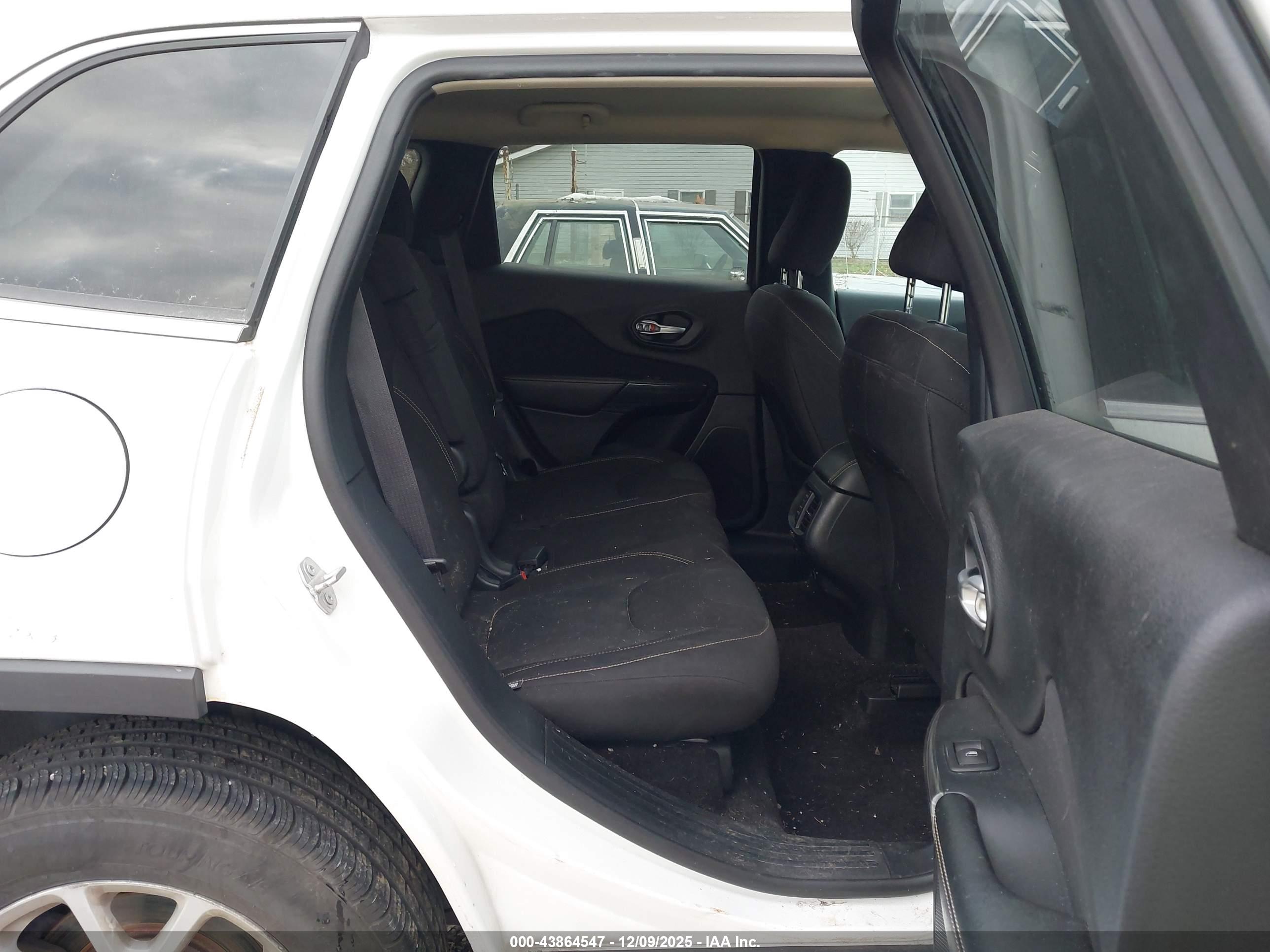 JEEP CHEROKEE image 8