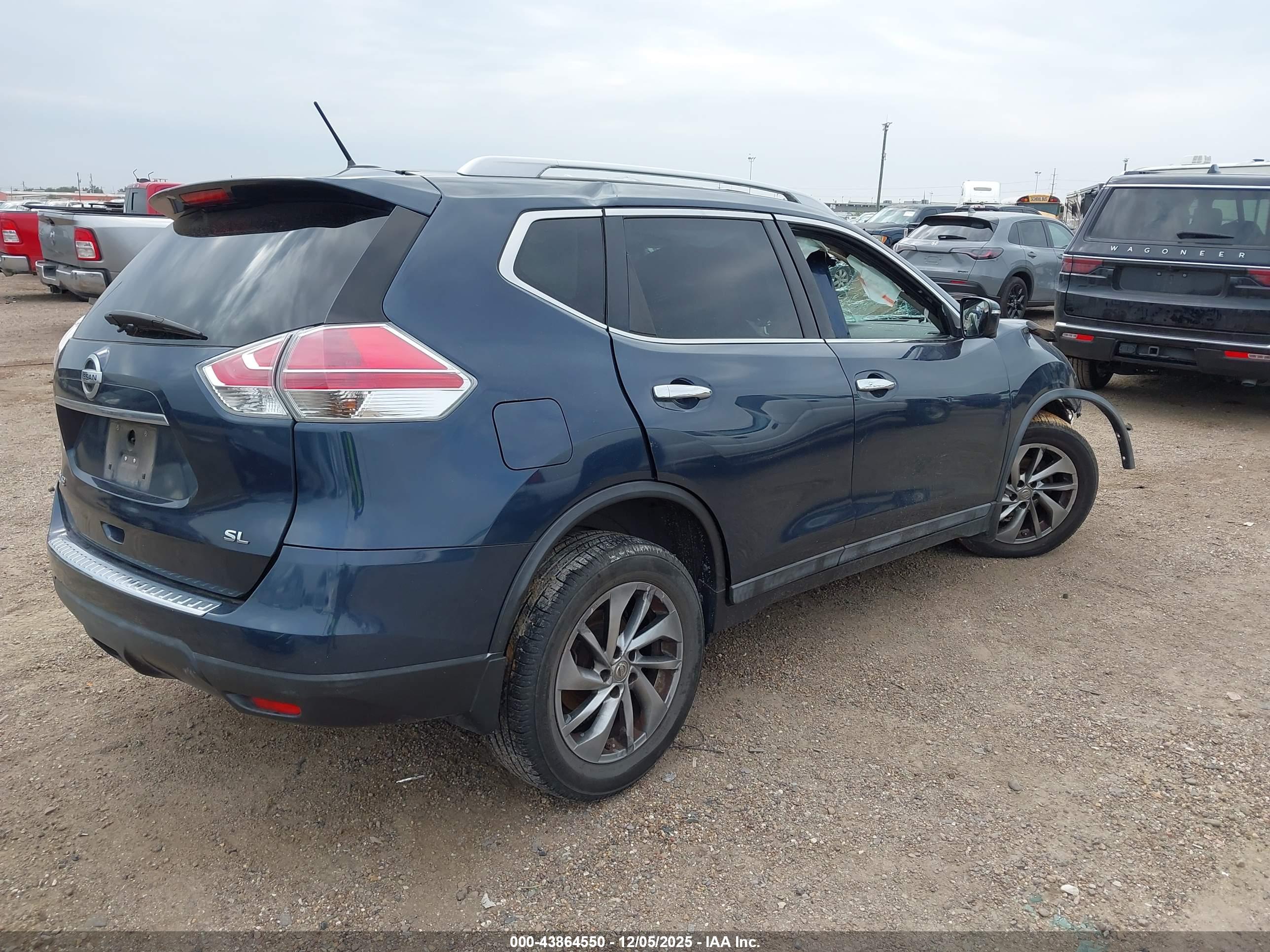 NISSAN ROGUE image 4