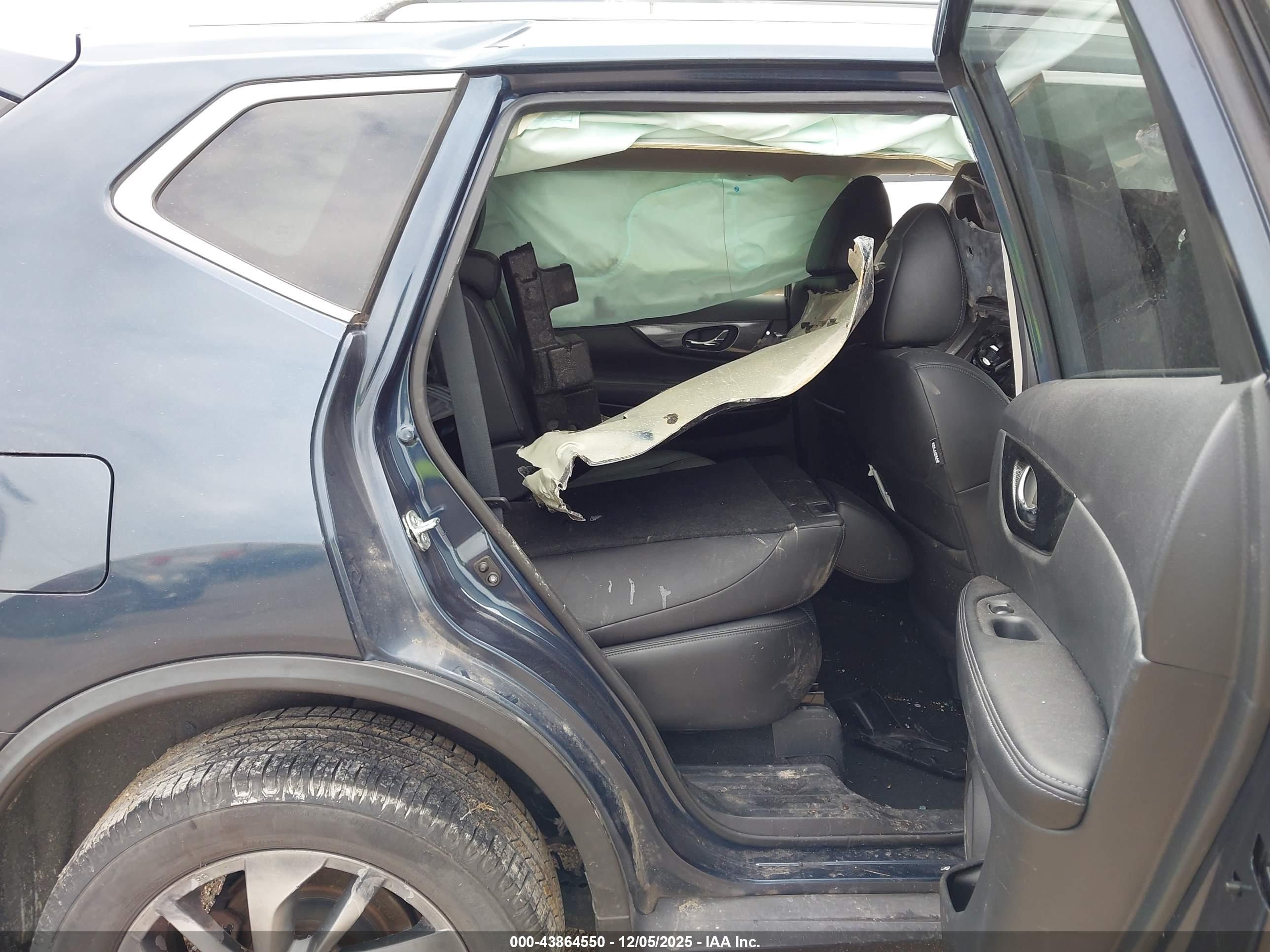 NISSAN ROGUE image 8