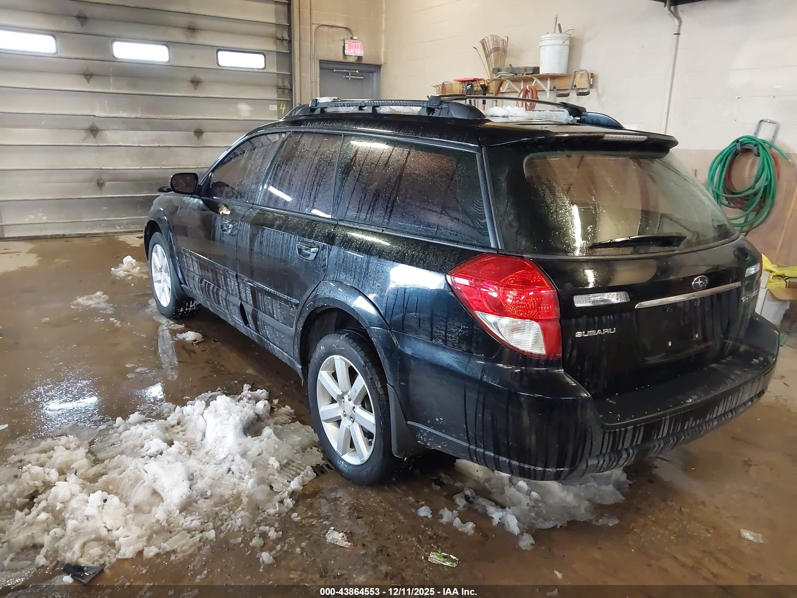SUBARU OUTBACK image 3