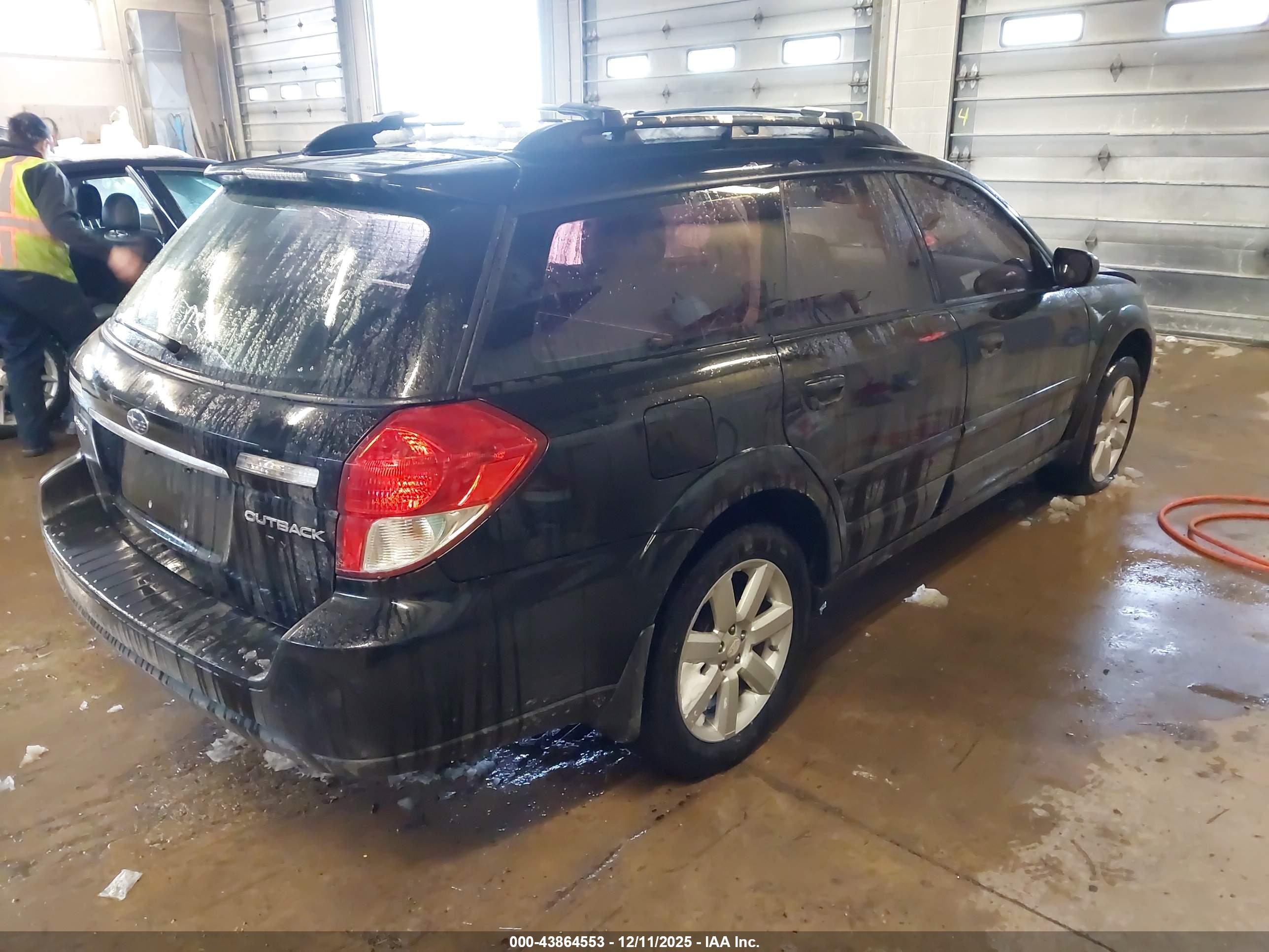 SUBARU OUTBACK image 4