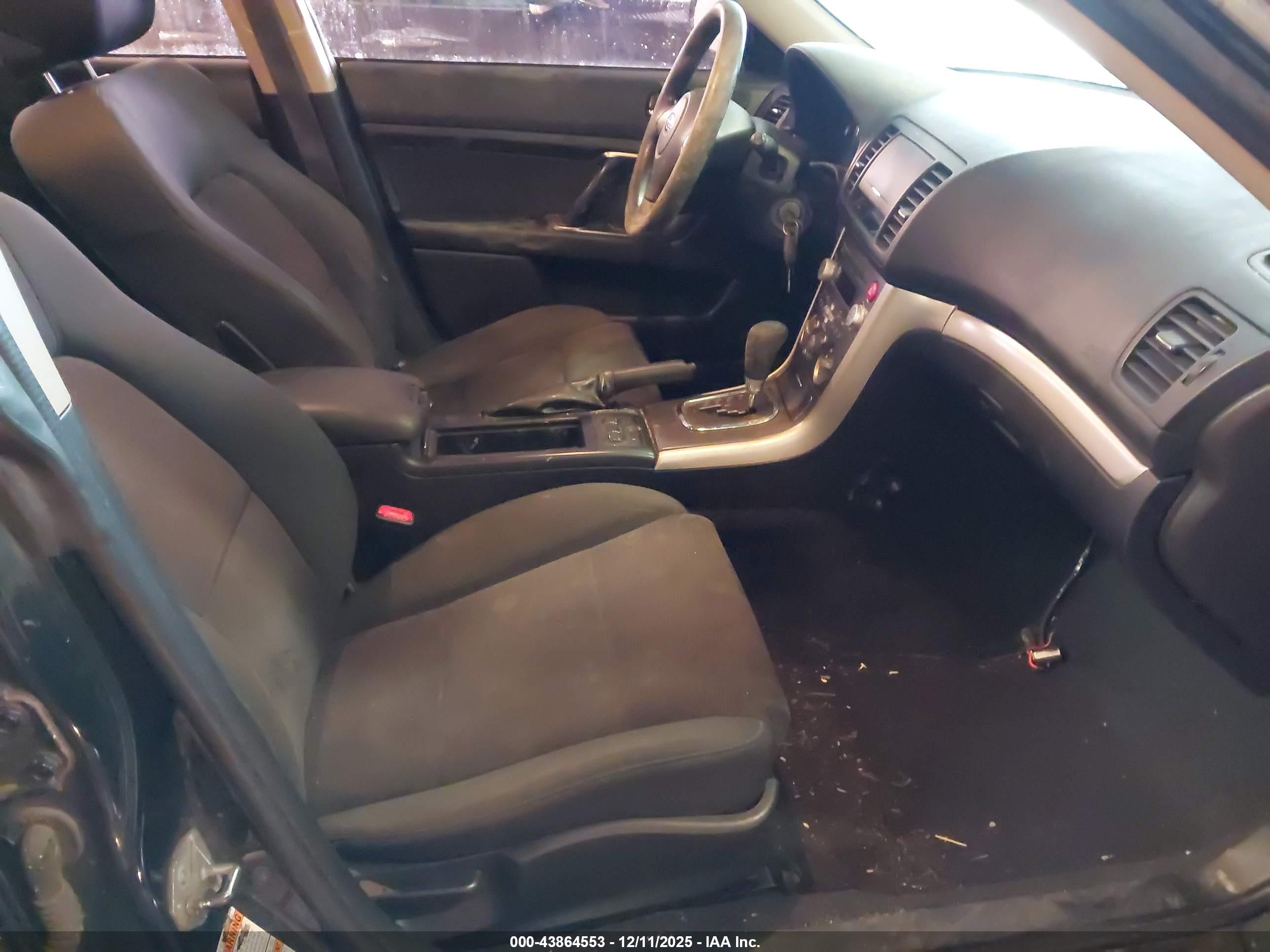 SUBARU OUTBACK image 5