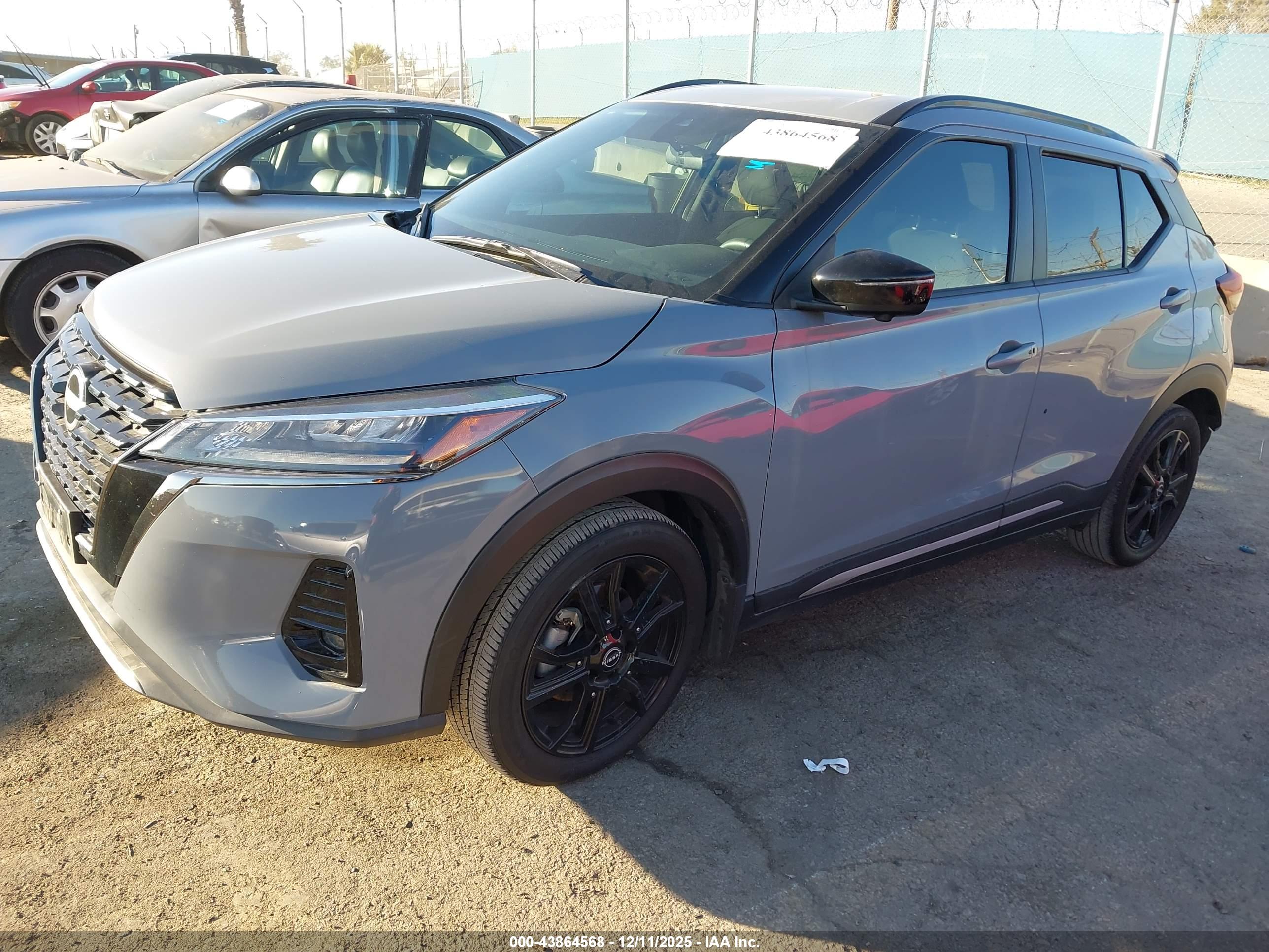 NISSAN KICKS image 2