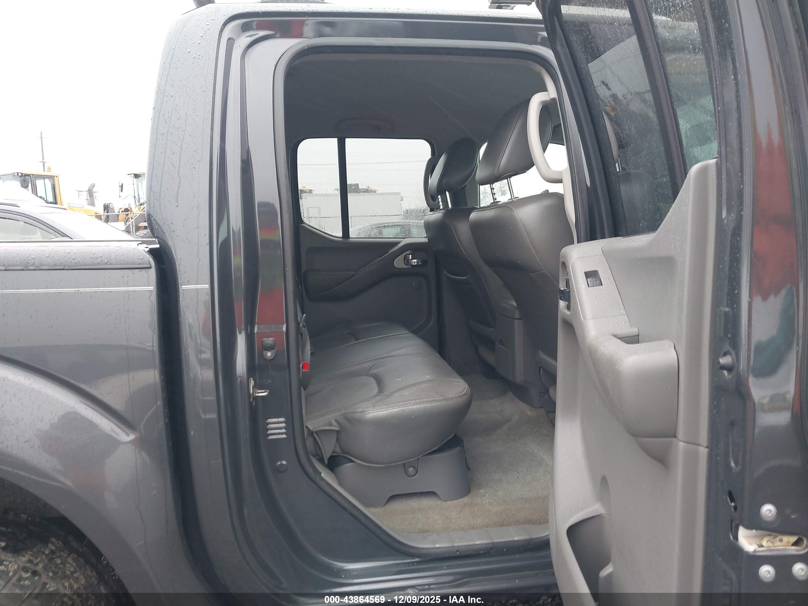 NISSAN FRONTIER image 8