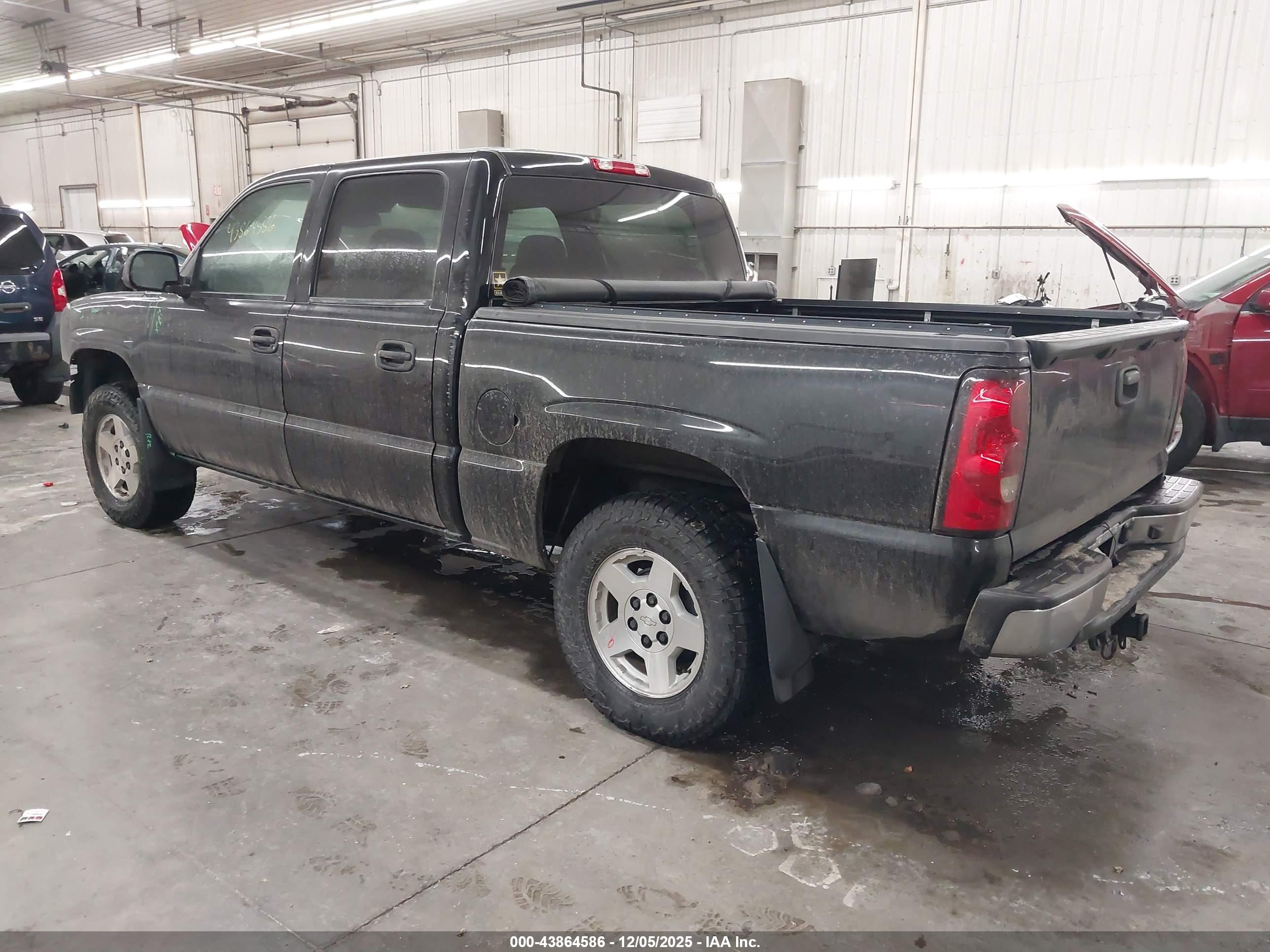 CHEVROLET SILVERADO image 3
