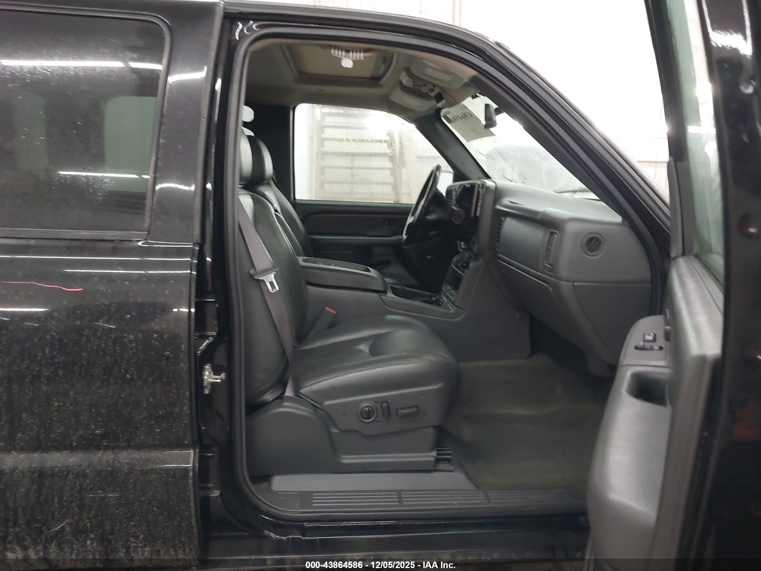 CHEVROLET SILVERADO image 5