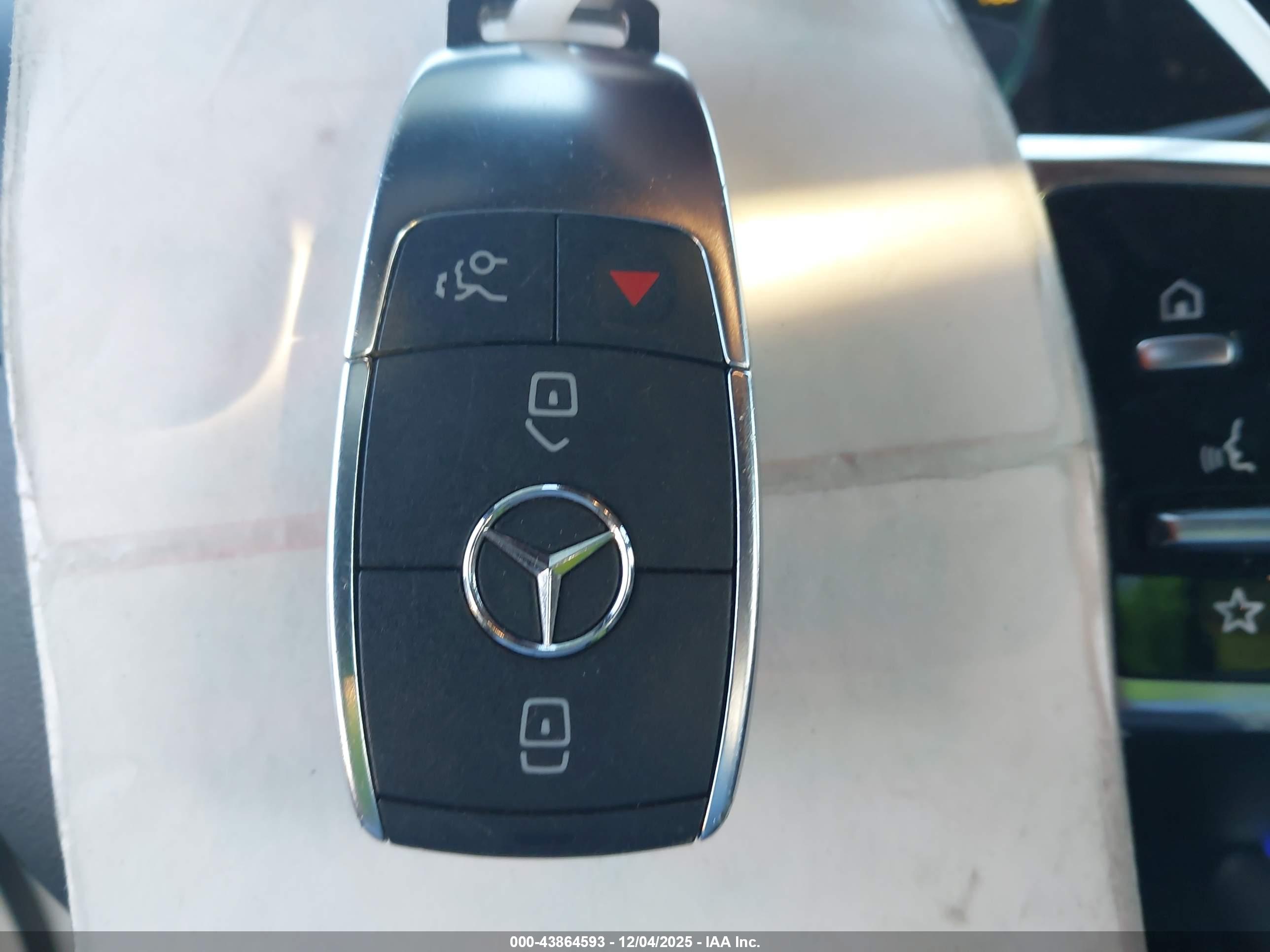 MERCEDES-BENZ EQB image 11