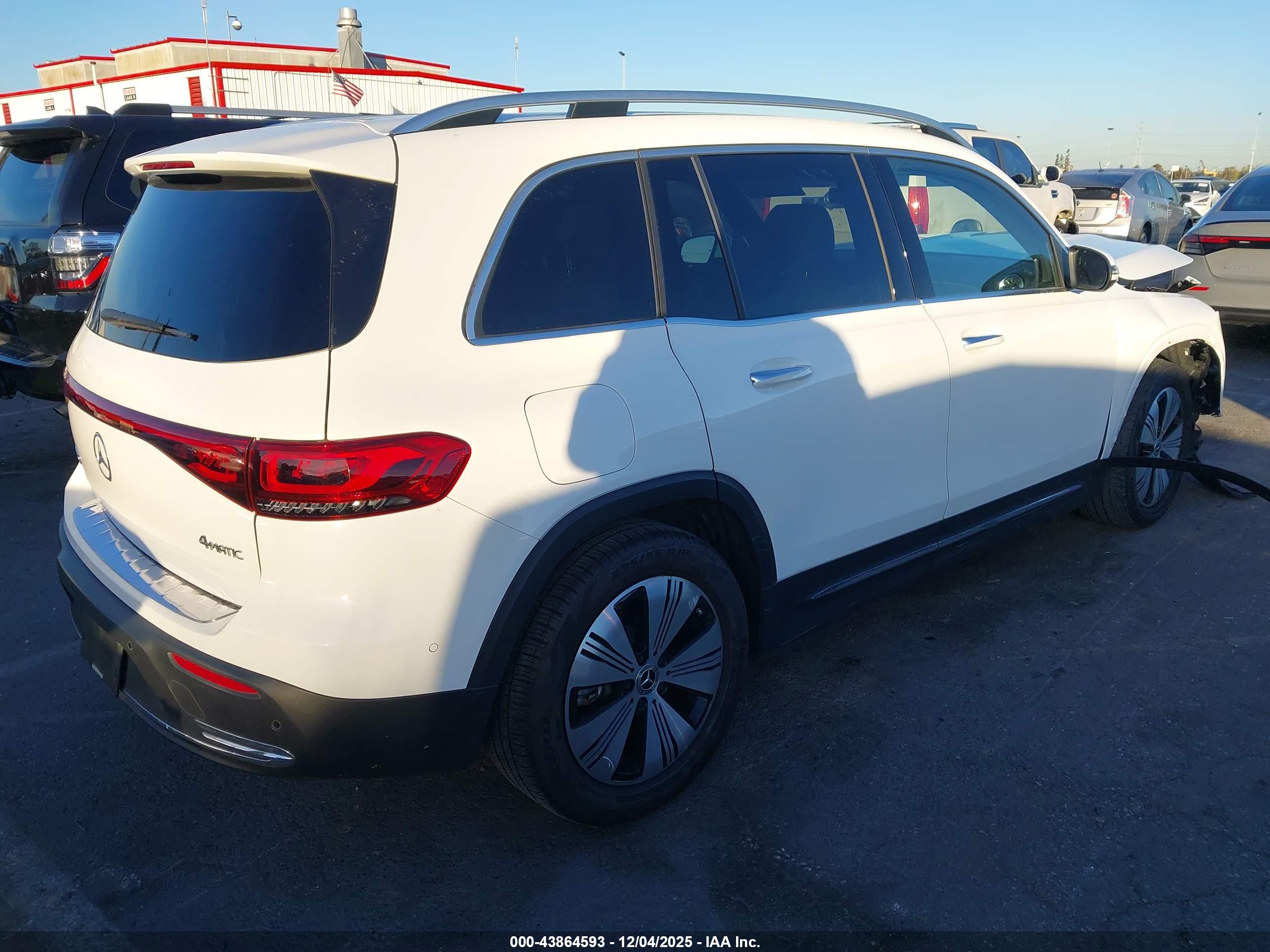 MERCEDES-BENZ EQB image 4