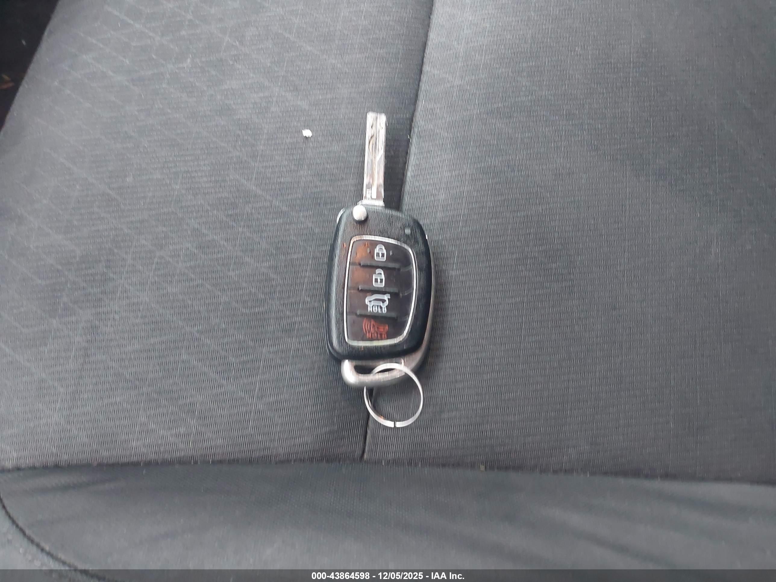 HYUNDAI TUCSON image 11