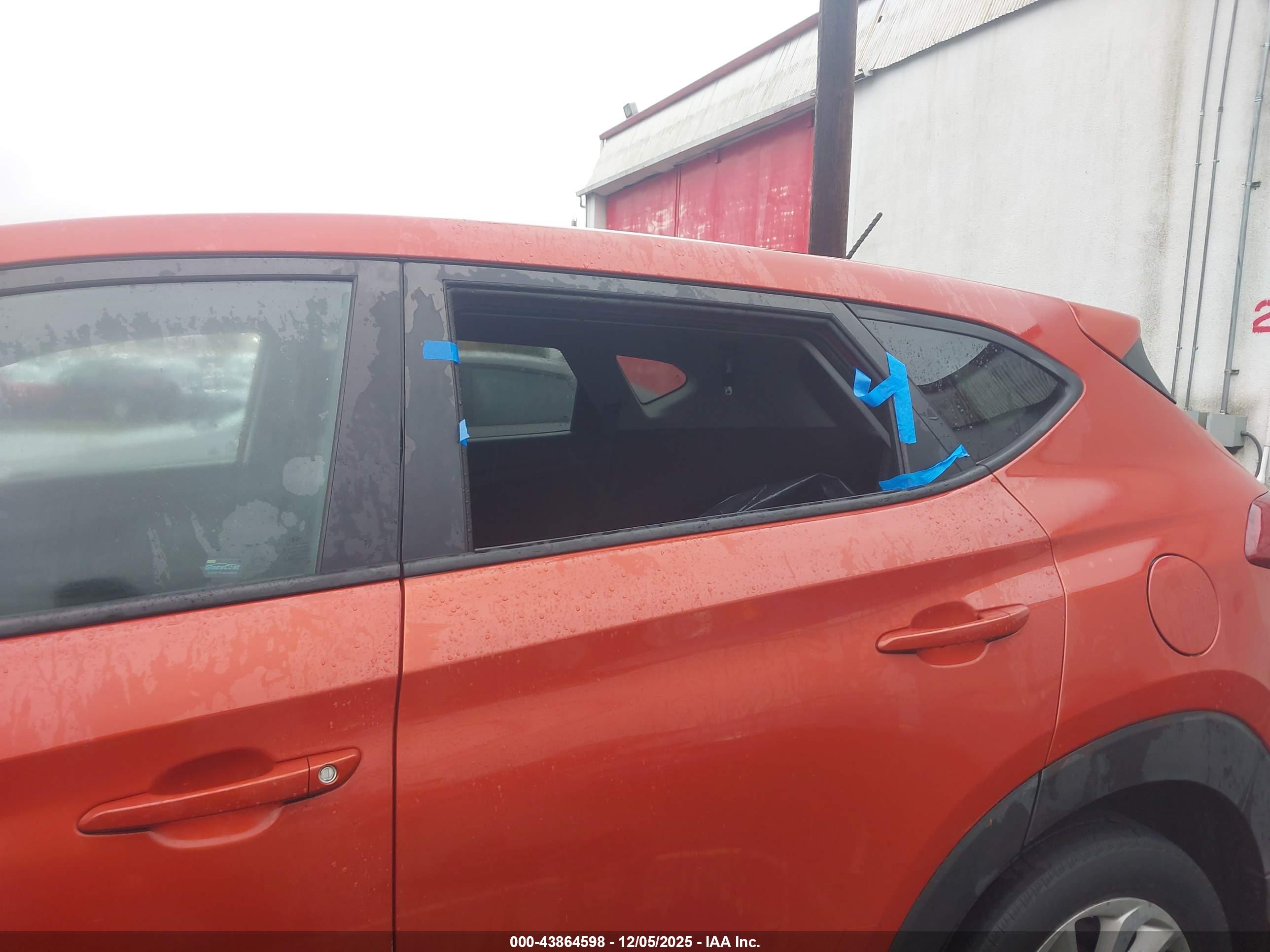 HYUNDAI TUCSON image 6