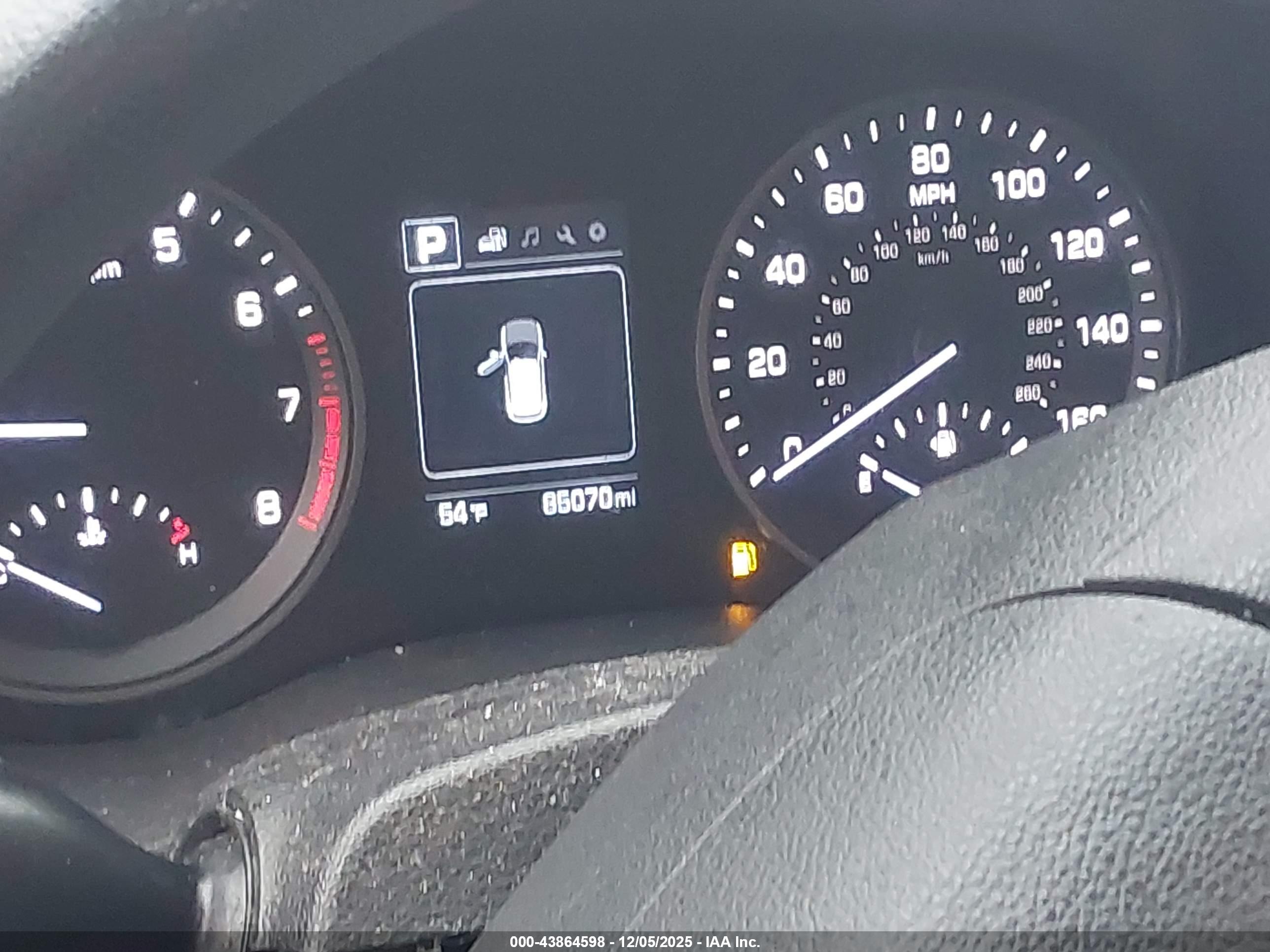 HYUNDAI TUCSON image 7