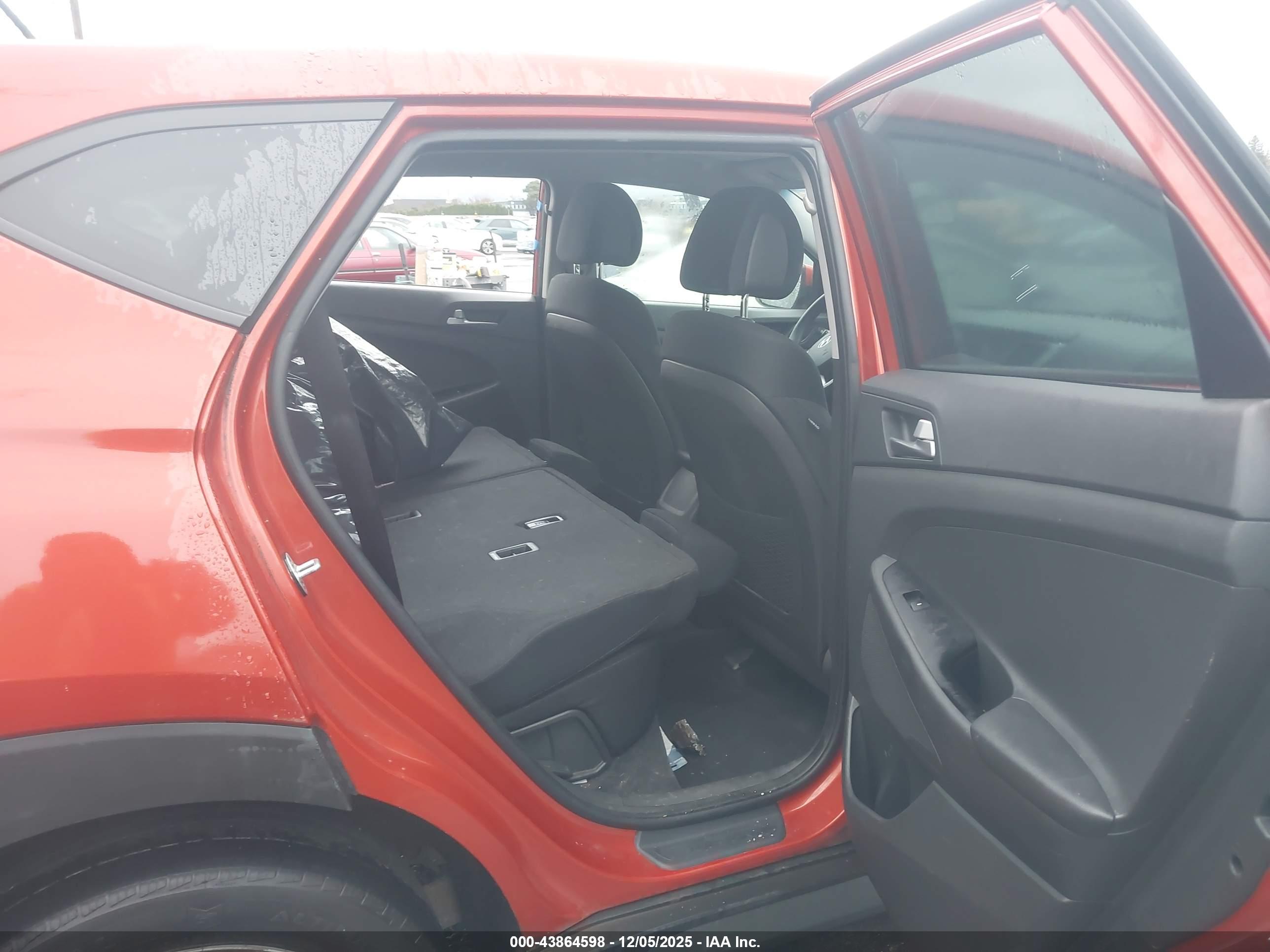 HYUNDAI TUCSON image 8