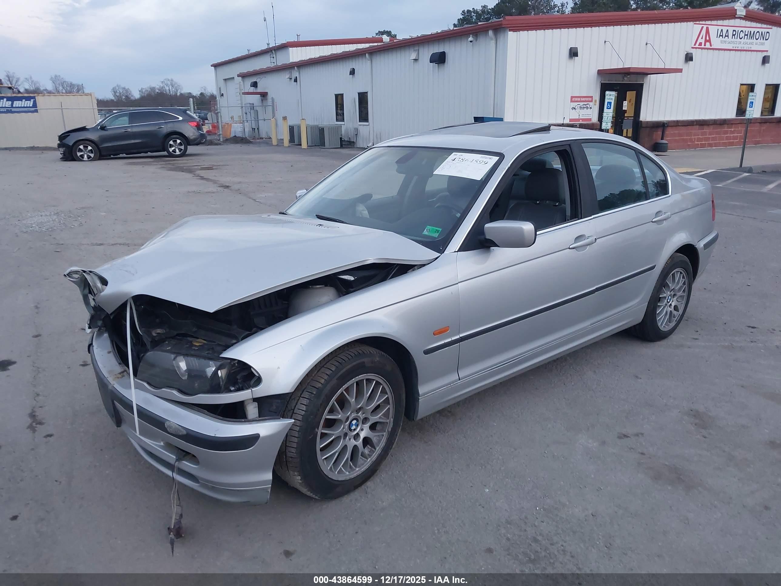 BMW 328I image 2
