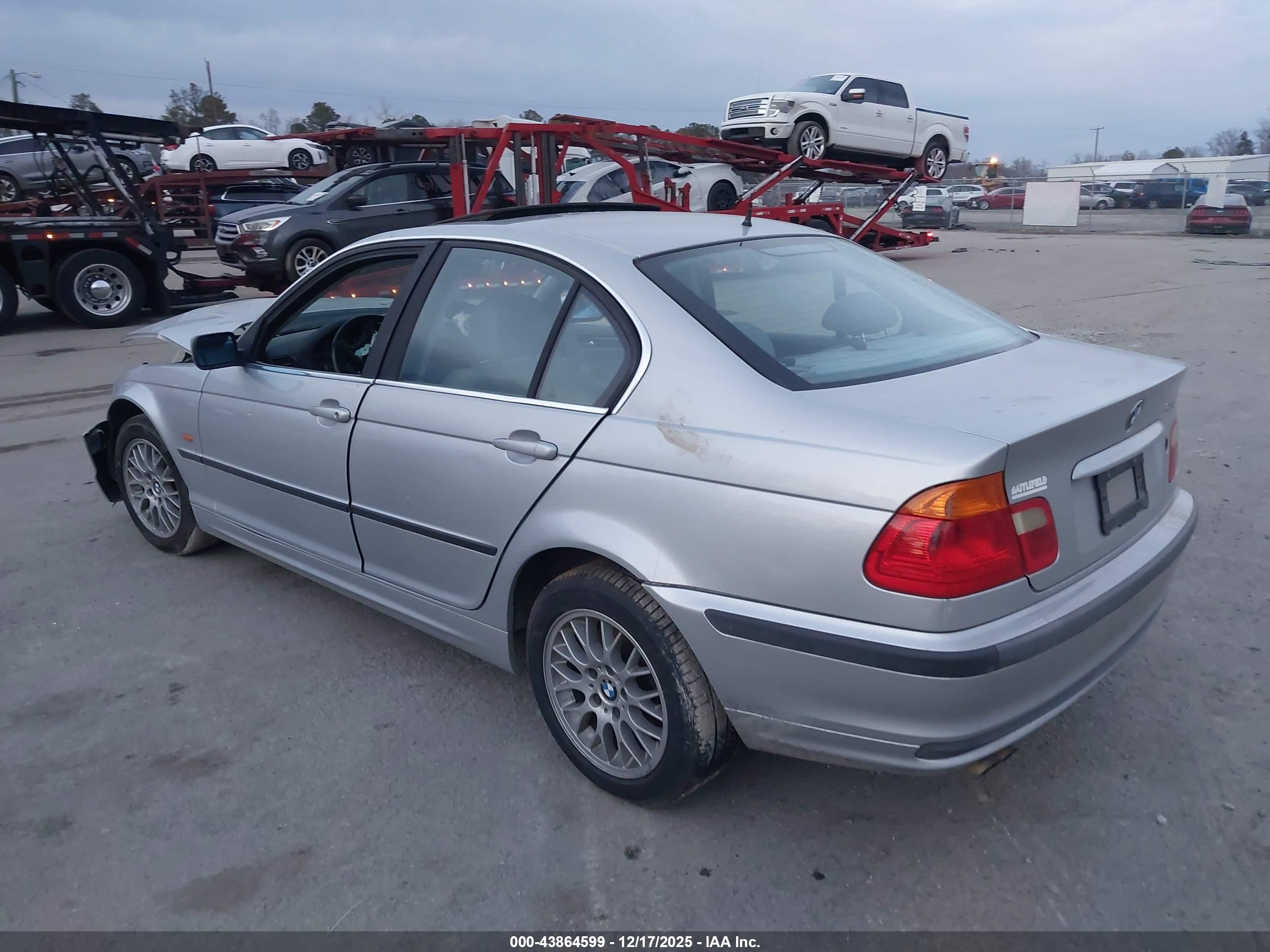 BMW 328I image 3