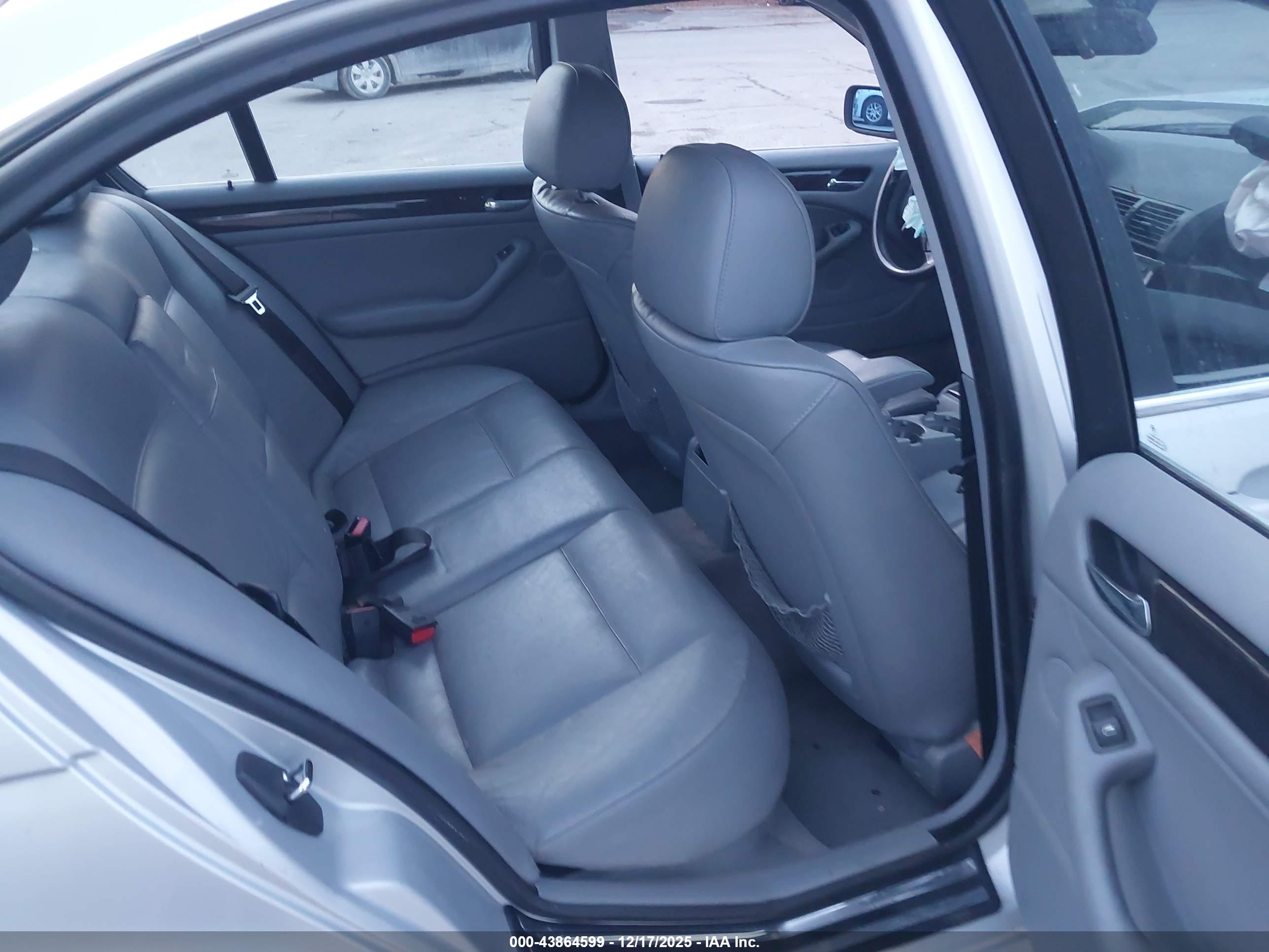 BMW 328I image 8