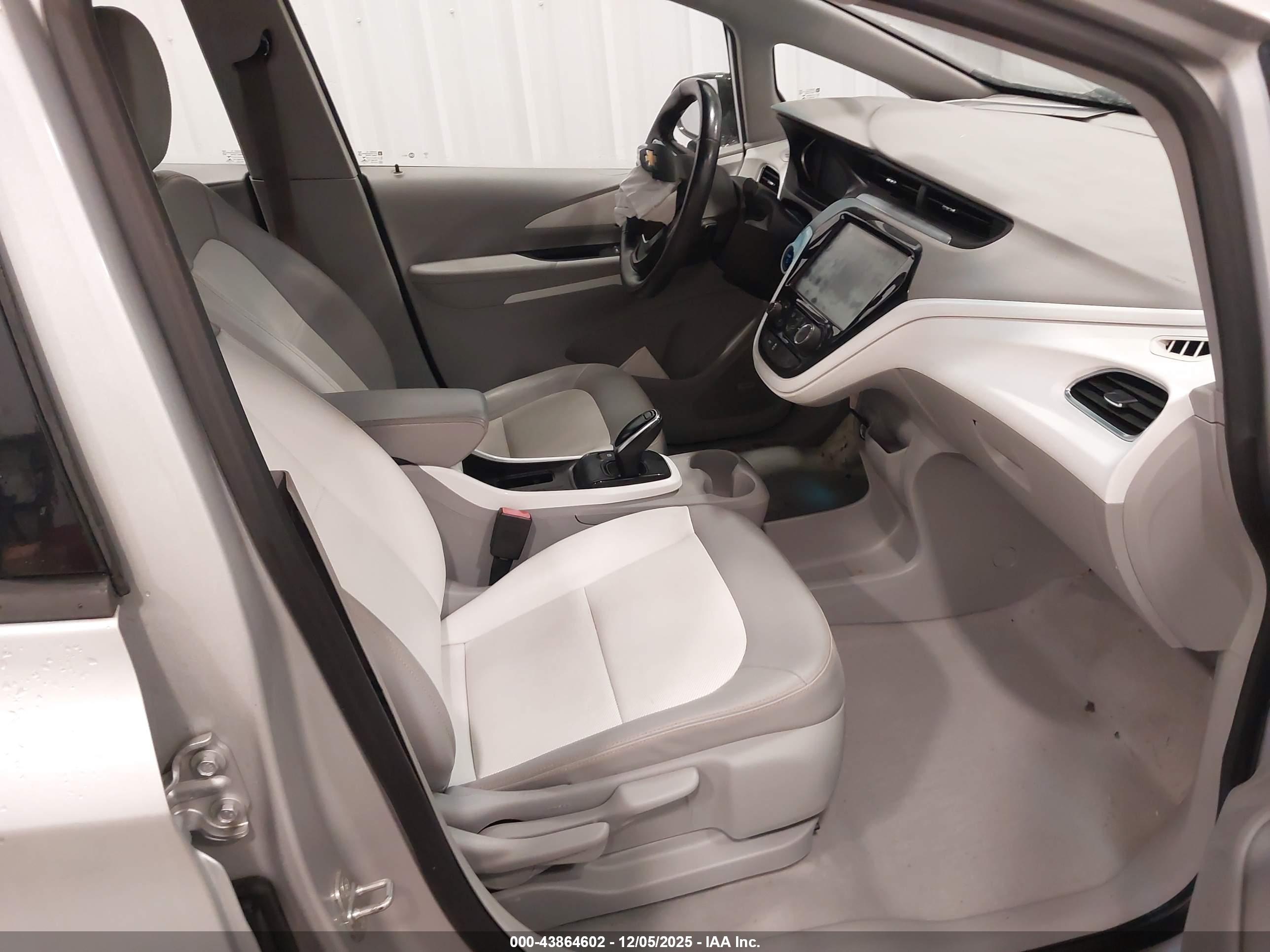 CHEVROLET BOLT image 5
