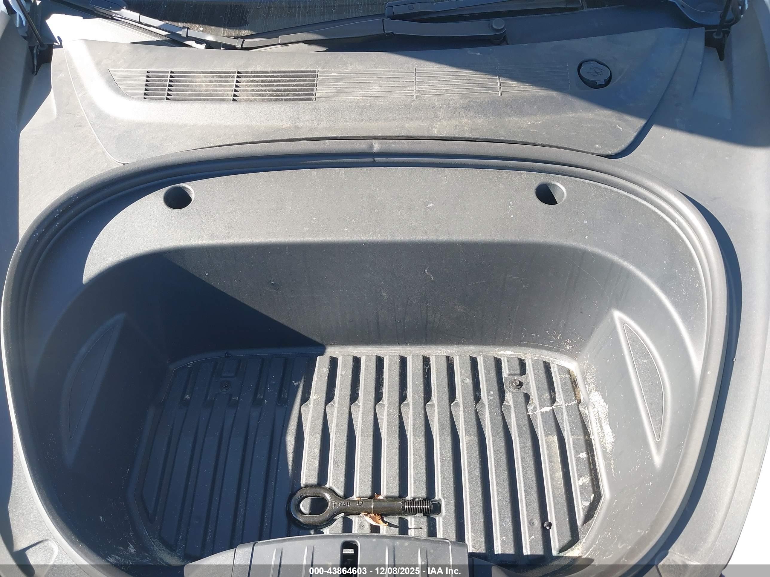 TESLA MODEL image 10