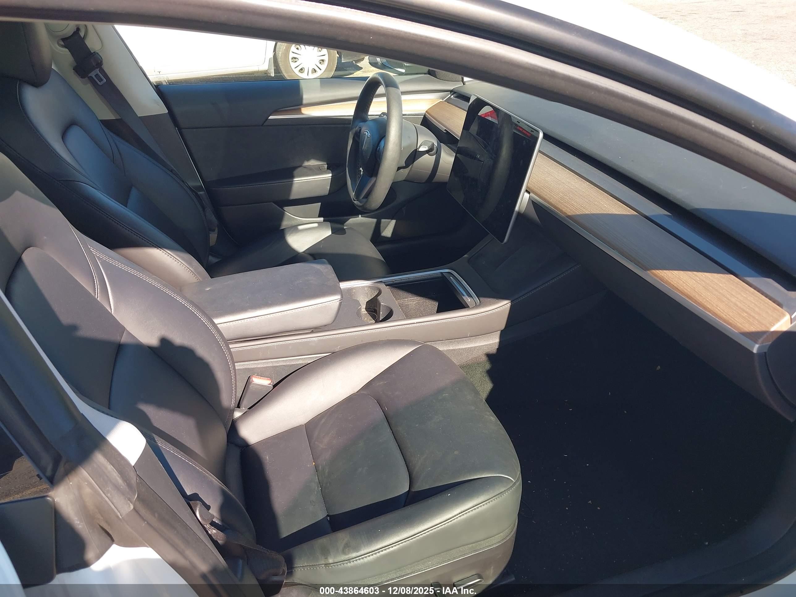 TESLA MODEL image 5