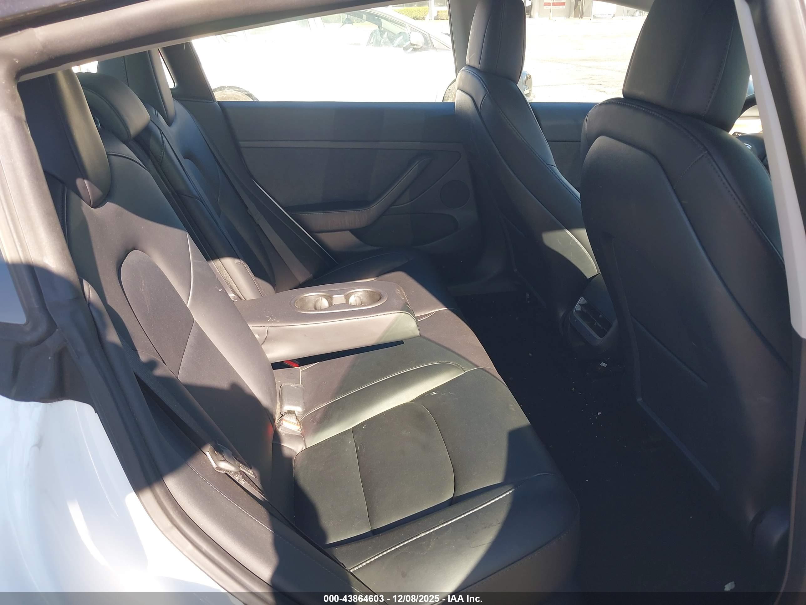 TESLA MODEL image 8