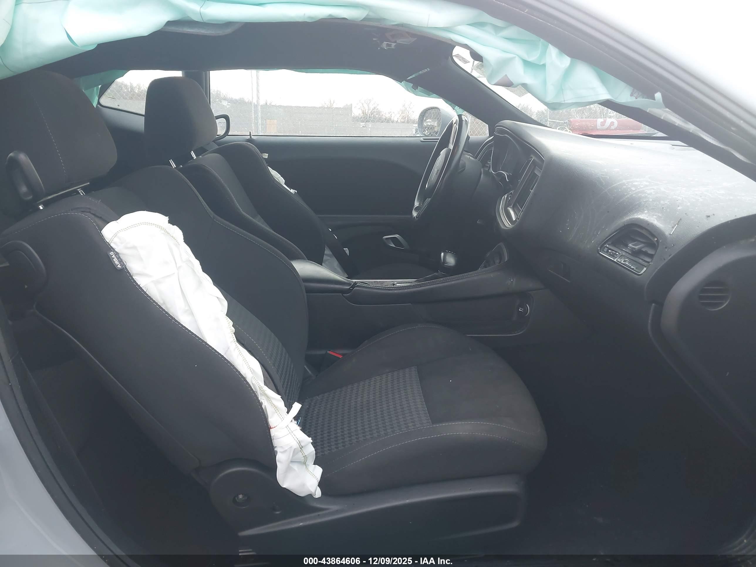 DODGE CHALLENGER image 5