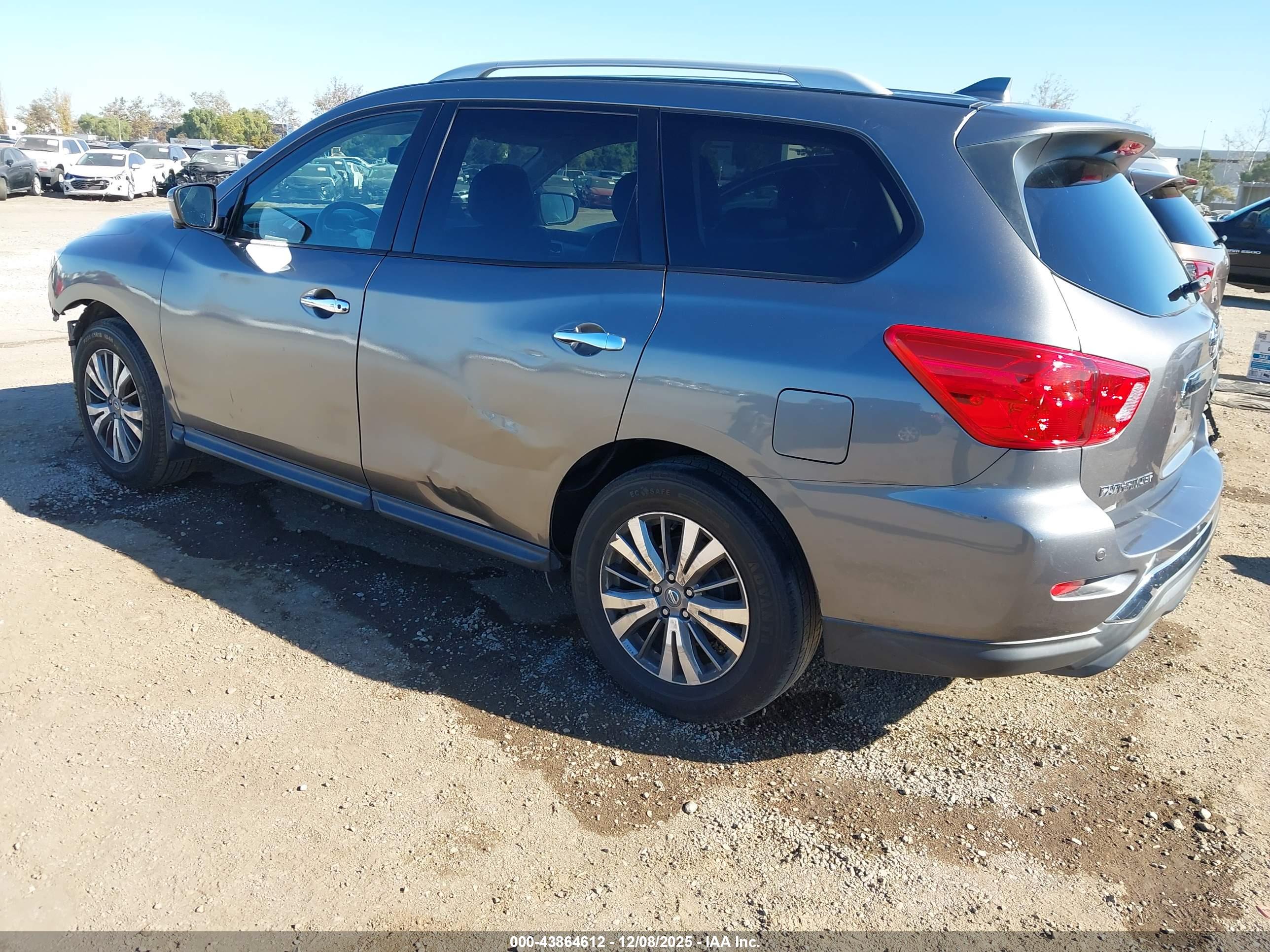 NISSAN PATHFINDER image 3