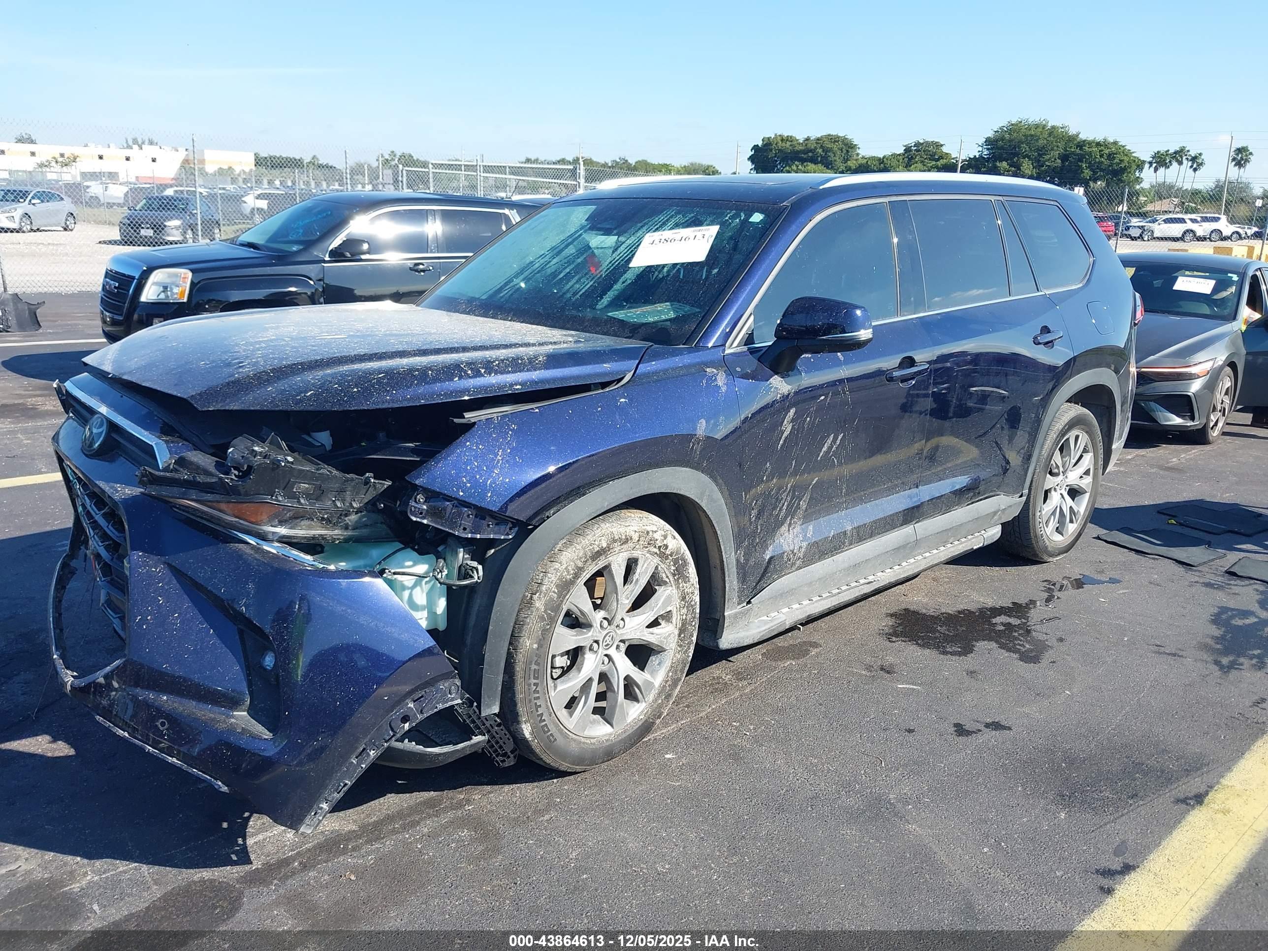 TOYOTA GRAND image 2