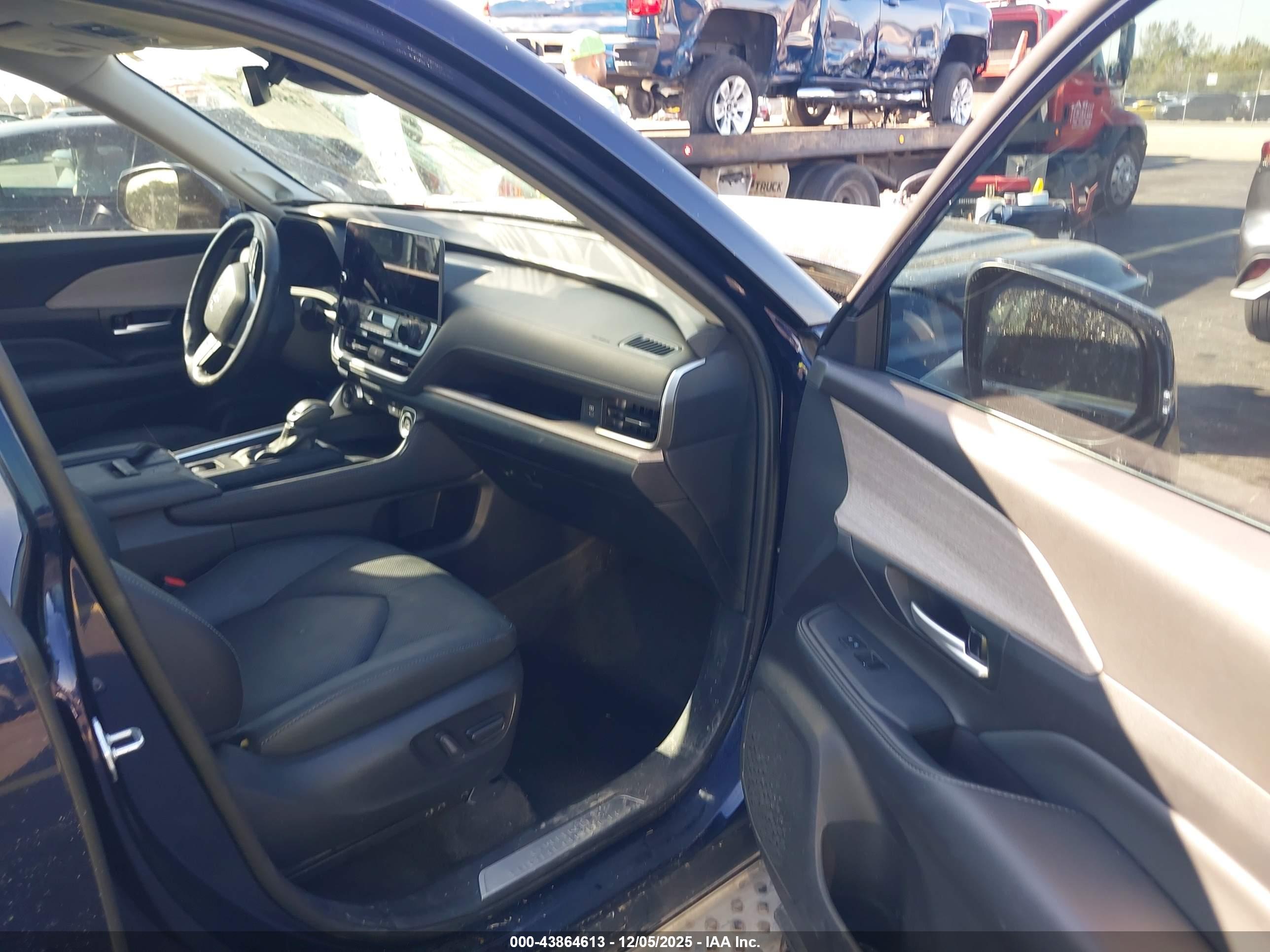 TOYOTA GRAND image 5