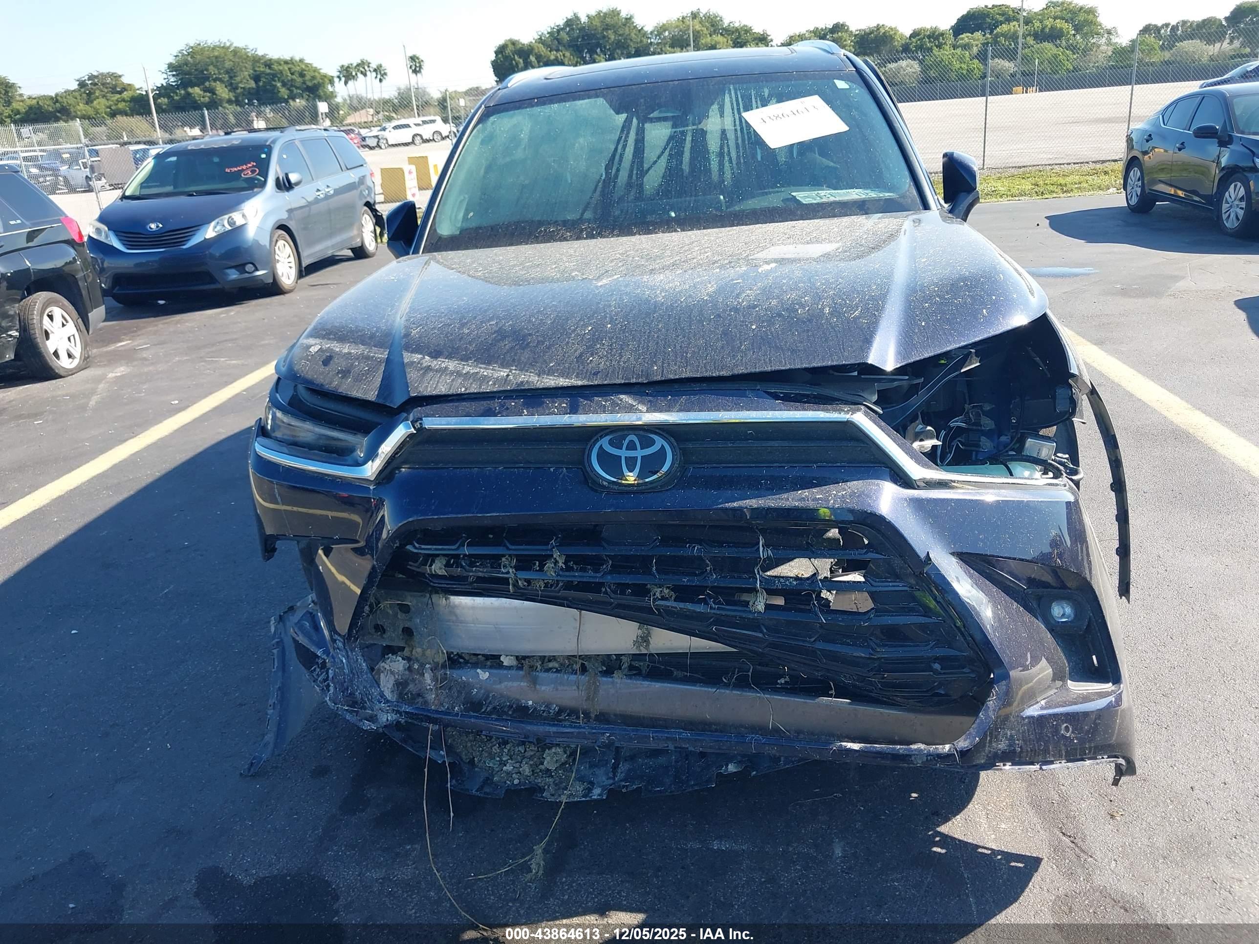 TOYOTA GRAND image 6