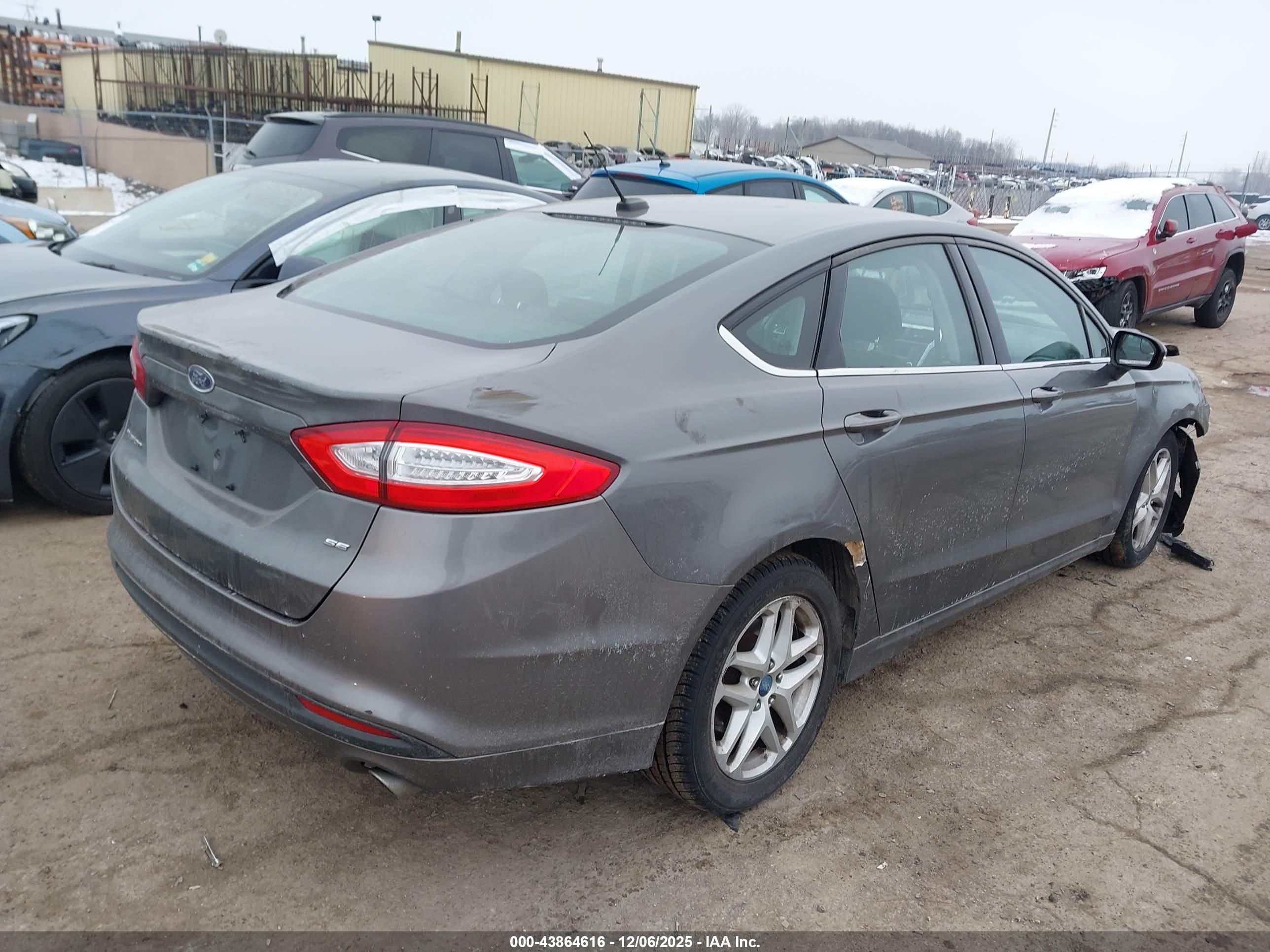 FORD FUSION image 4