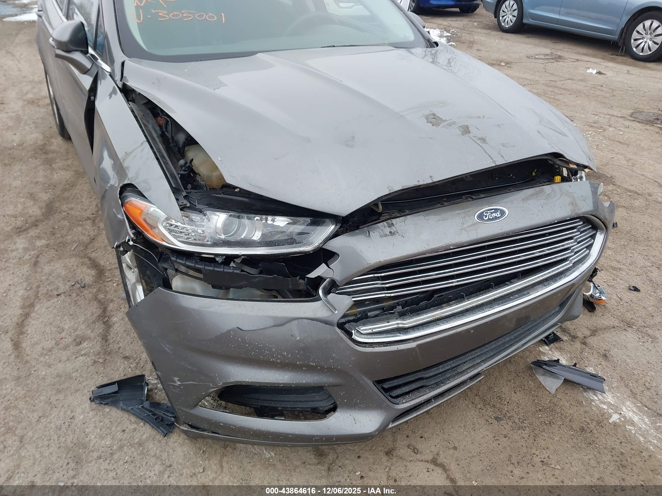 FORD FUSION image 6