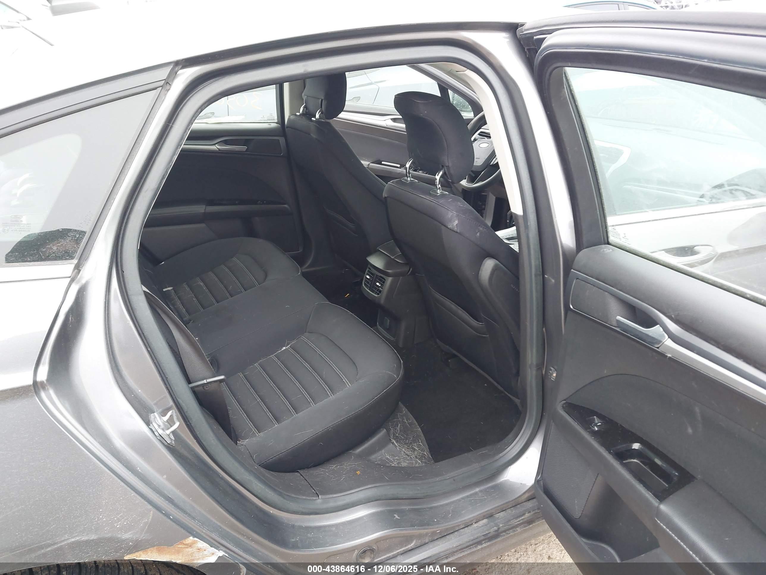FORD FUSION image 8