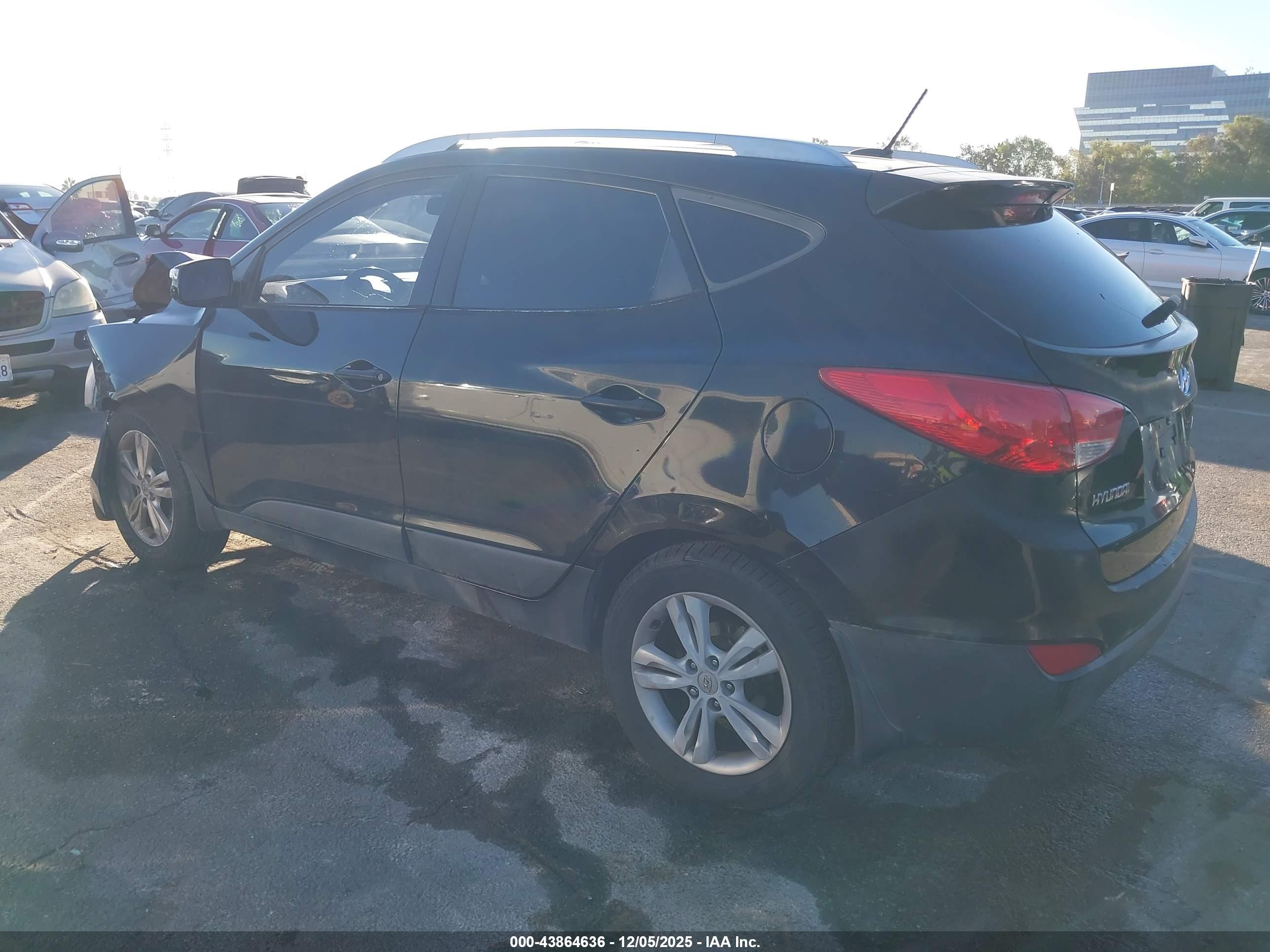 HYUNDAI TUCSON image 3