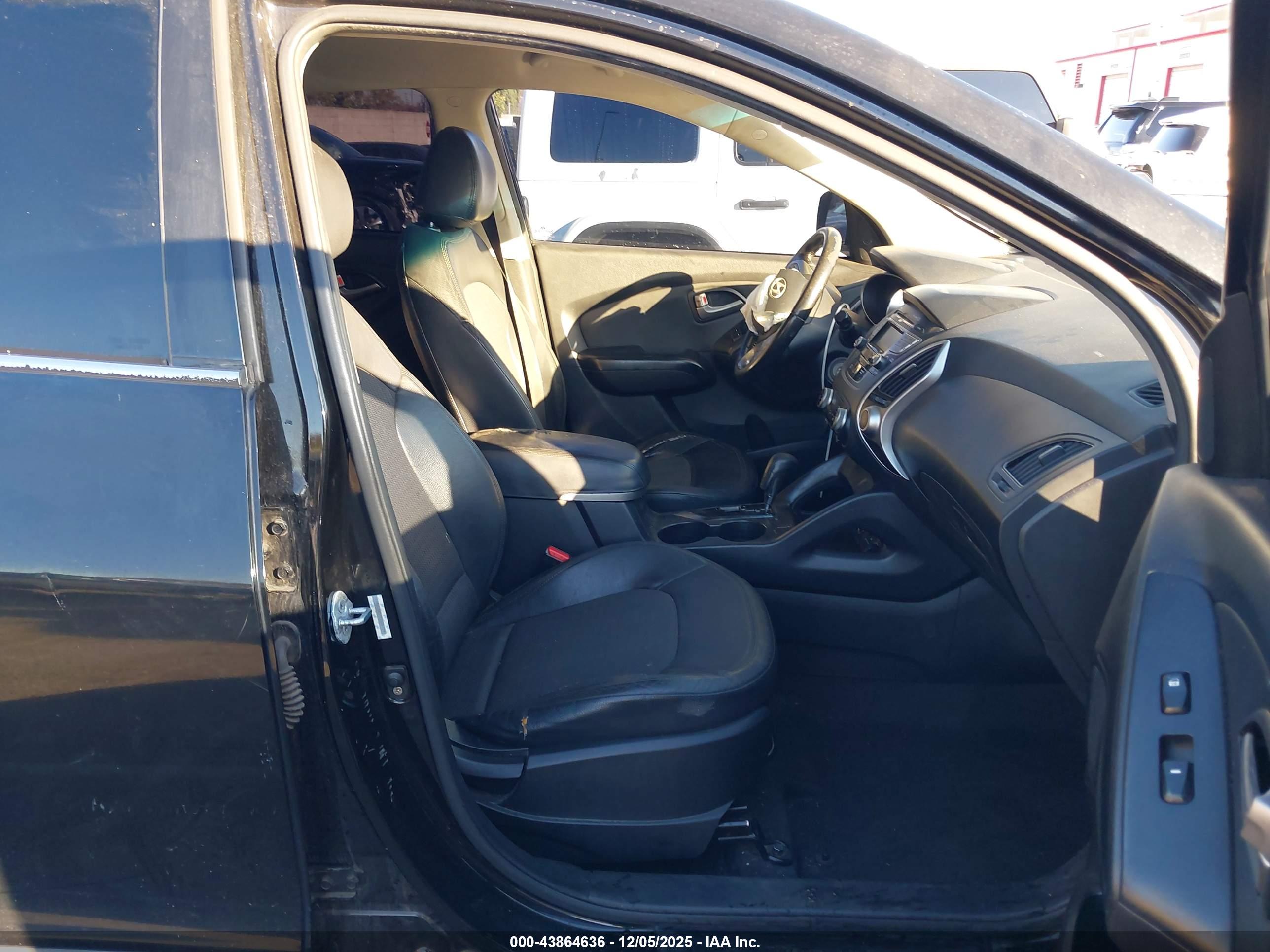 HYUNDAI TUCSON image 5